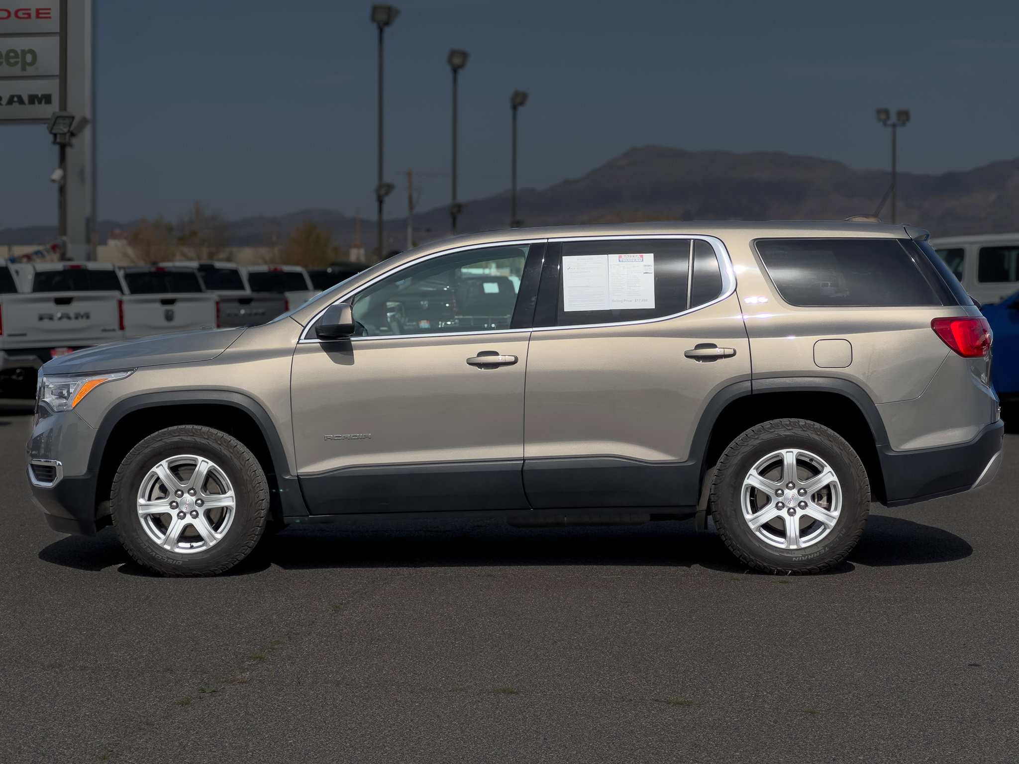 Used 2019 GMC Acadia SLE-1 with VIN 1GKKNKLA5KZ233515 for sale in Pahrump, NV