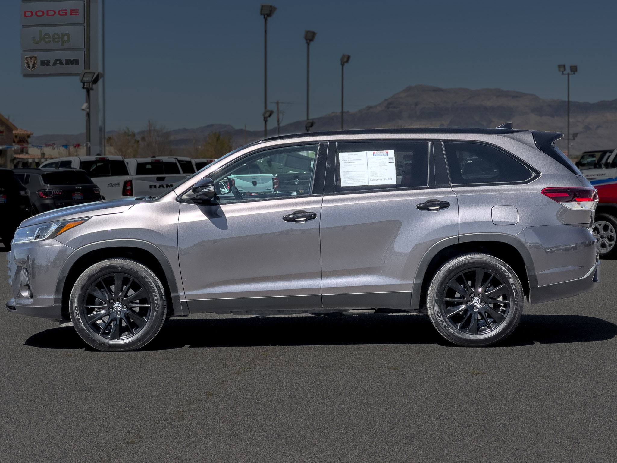 Used 2019 Toyota Highlander SE with VIN 5TDKZRFH7KS314437 for sale in Pahrump, NV