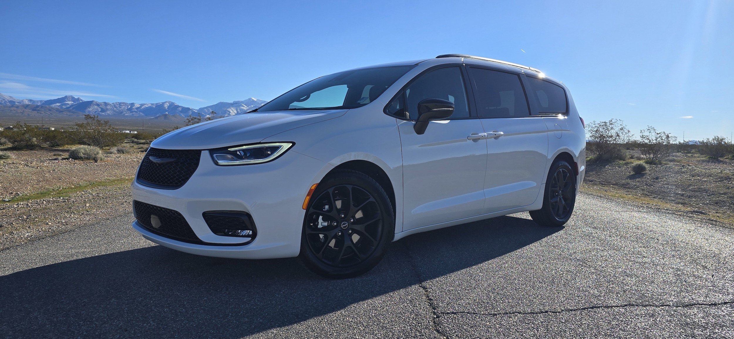 2026 Chrysler Pacifica Select's photo