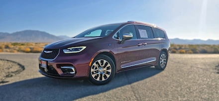 2023 Chrysler Pacifica Plug-In Hybrid Pinnacle Van Passenger Van
