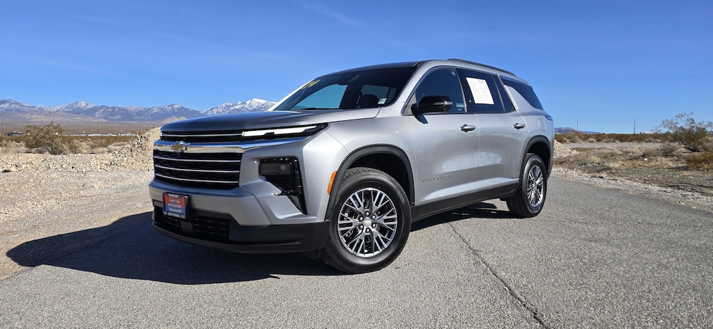Used 2024 Chevrolet Traverse LT SUV