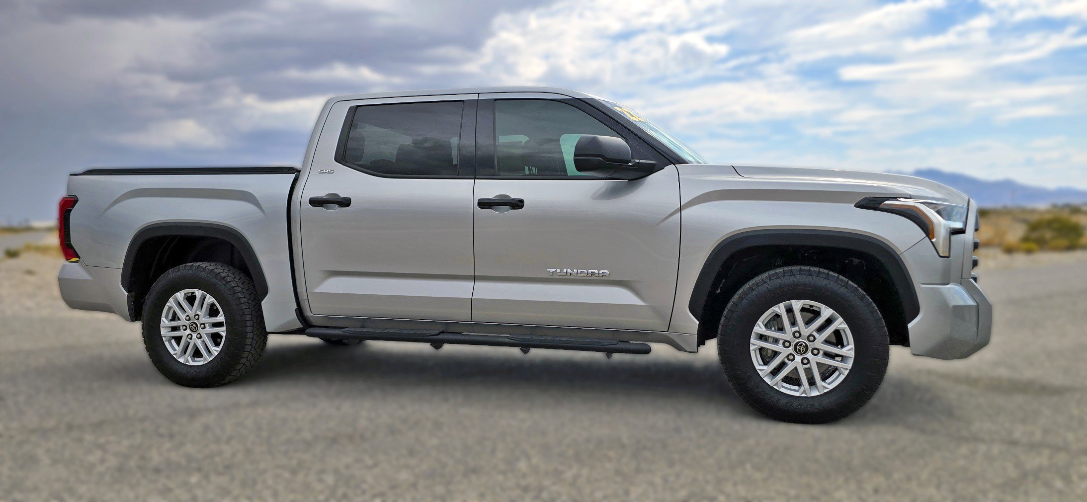 2022 Toyota Tundra SR5 CrewMax photo 3