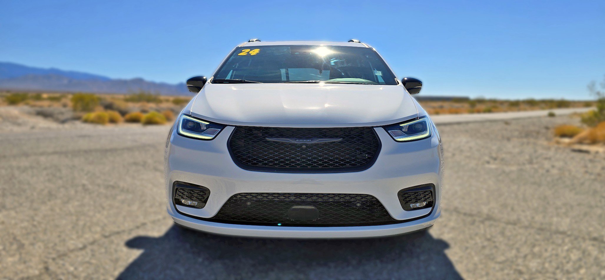 2024 Chrysler Pacifica Touring L photo 2