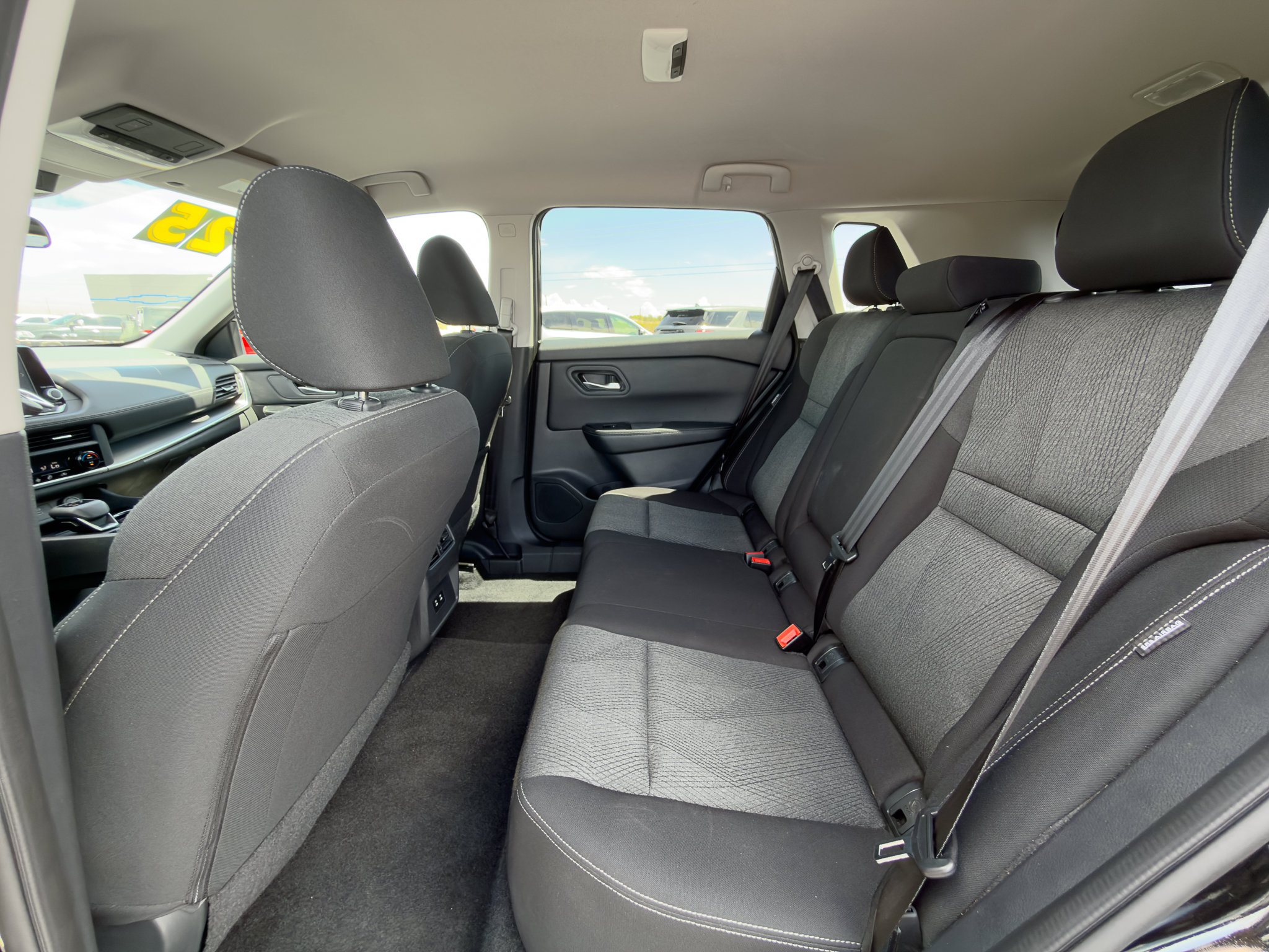 2025 Nissan Rogue SV - Photo 13