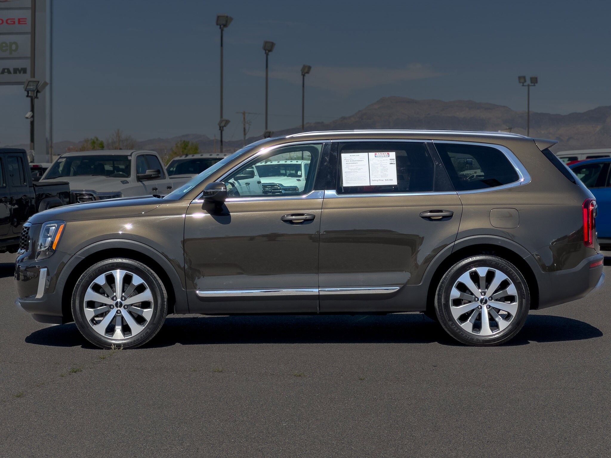 2022 Kia Telluride EX photo 2