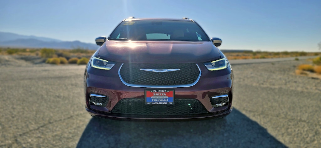 Used 2023 Chrysler Pacifica Plug-In Hybrid Pinnacle Van Passenger Van