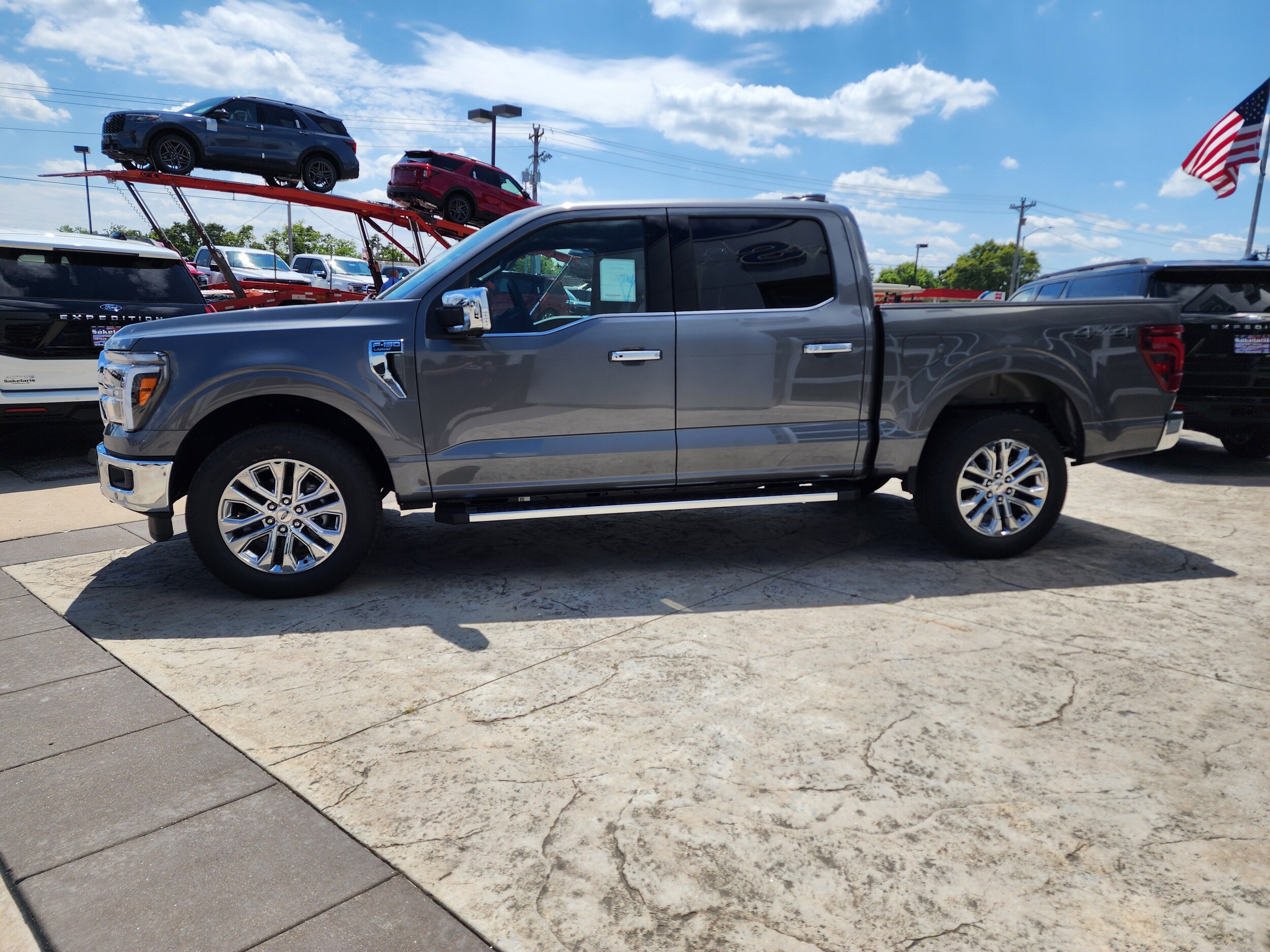 2025 Ford F-150 Lariat photo 4
