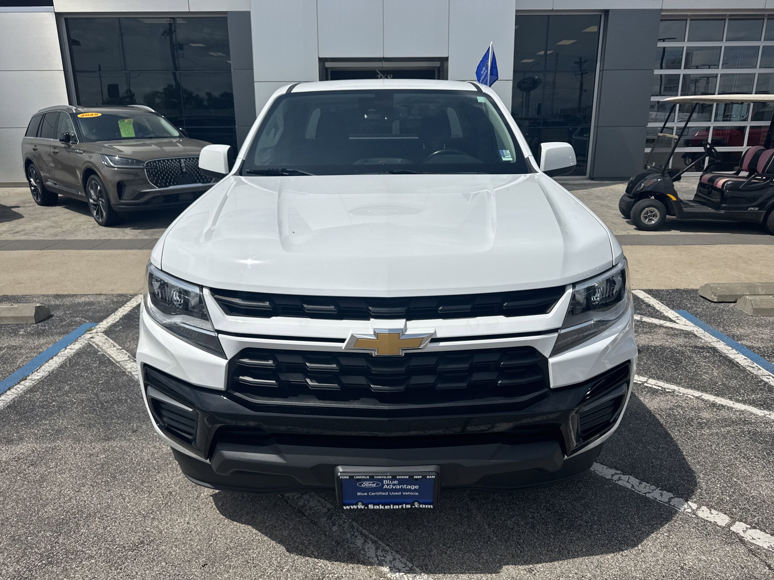 2022 Chevrolet Colorado LT photo 2