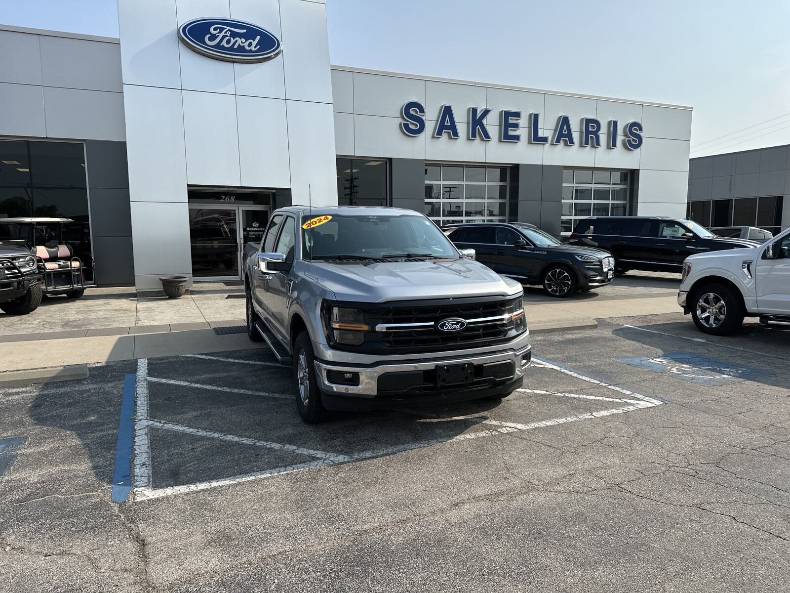 2024 Ford F-150 XLT photo 2