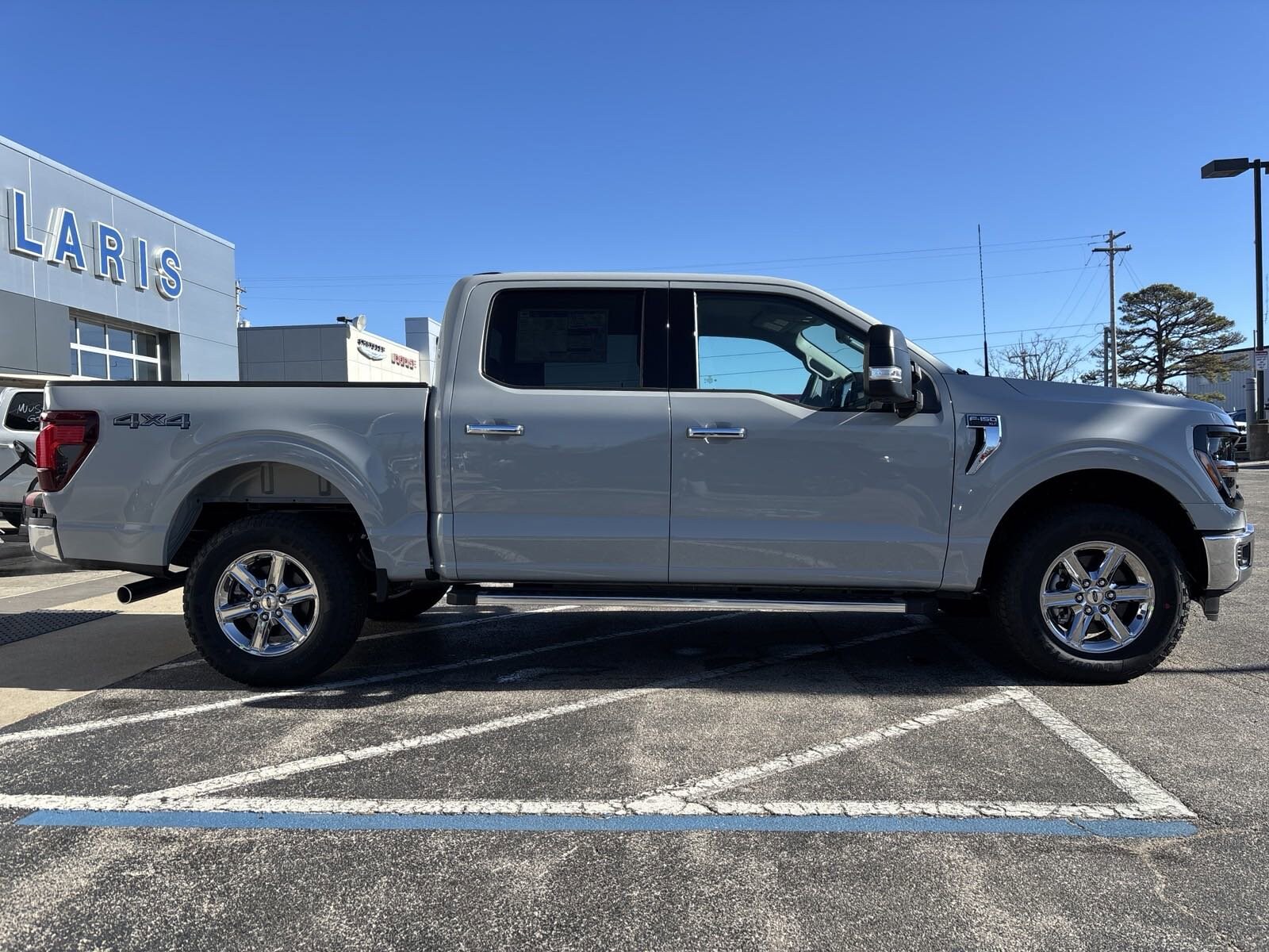 2024 Ford F-150 XLT photo 2