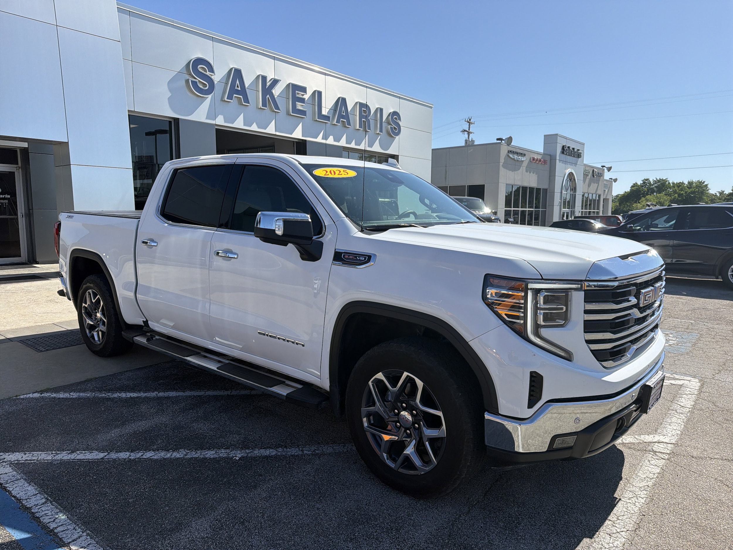 2025 GMC Sierra 4WD Crew Cab Standard Box SLT's photo