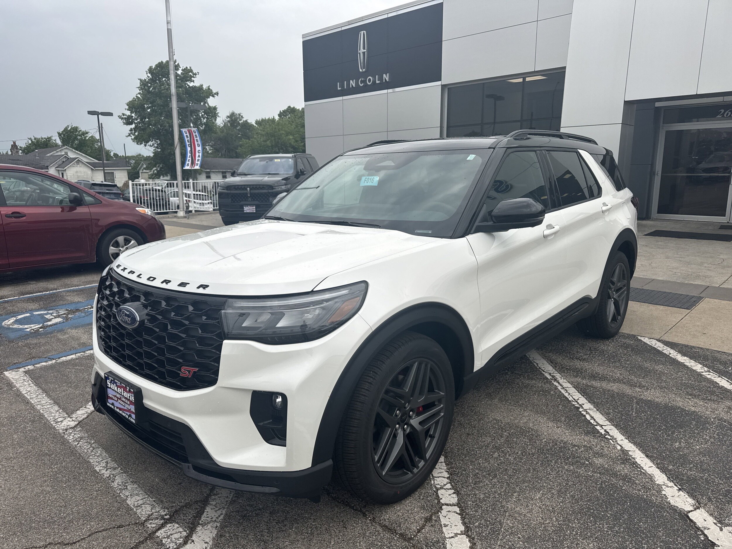 2025 Ford Explorer ST photo 3