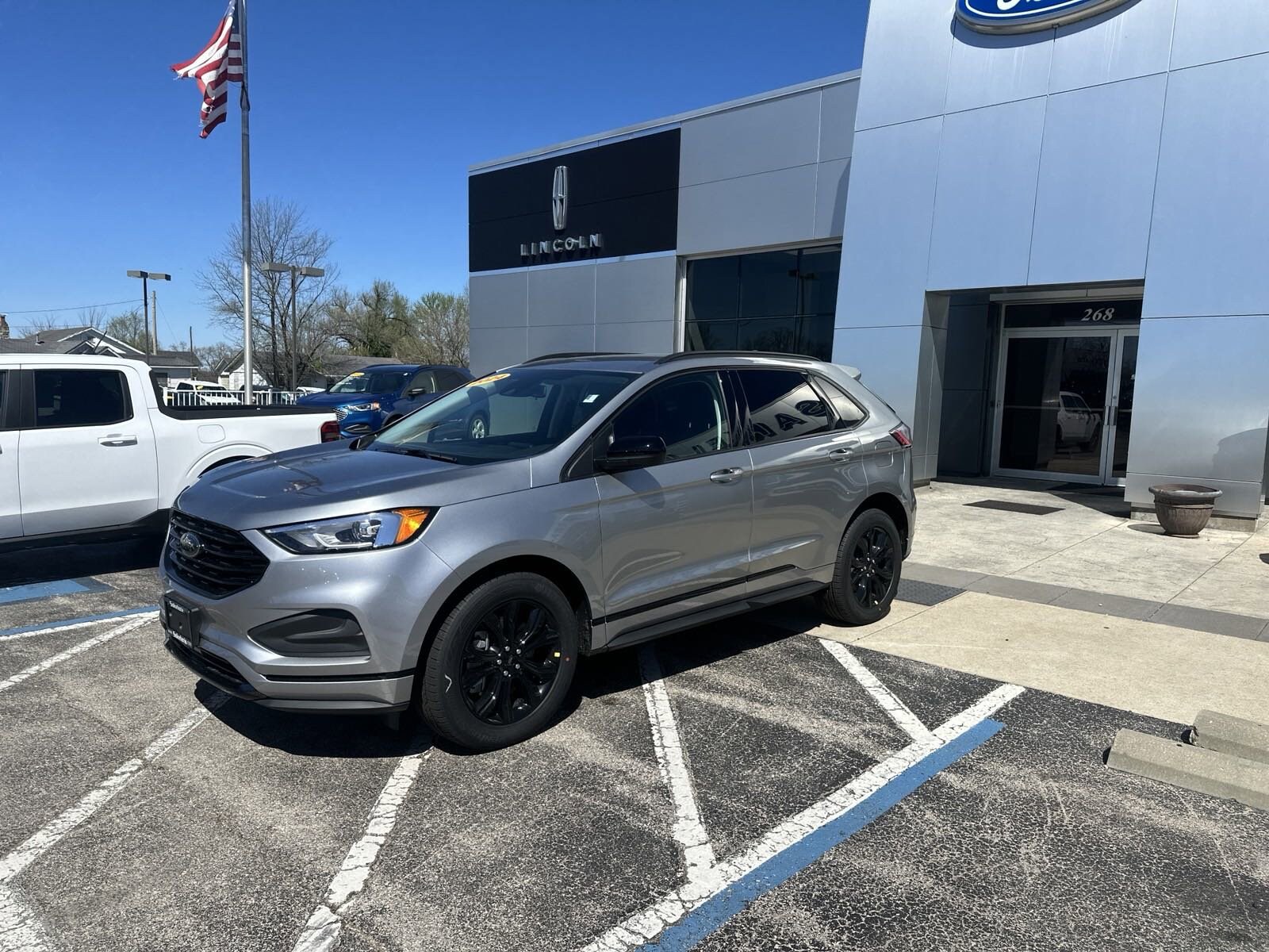 2024 Ford Edge SE photo 3