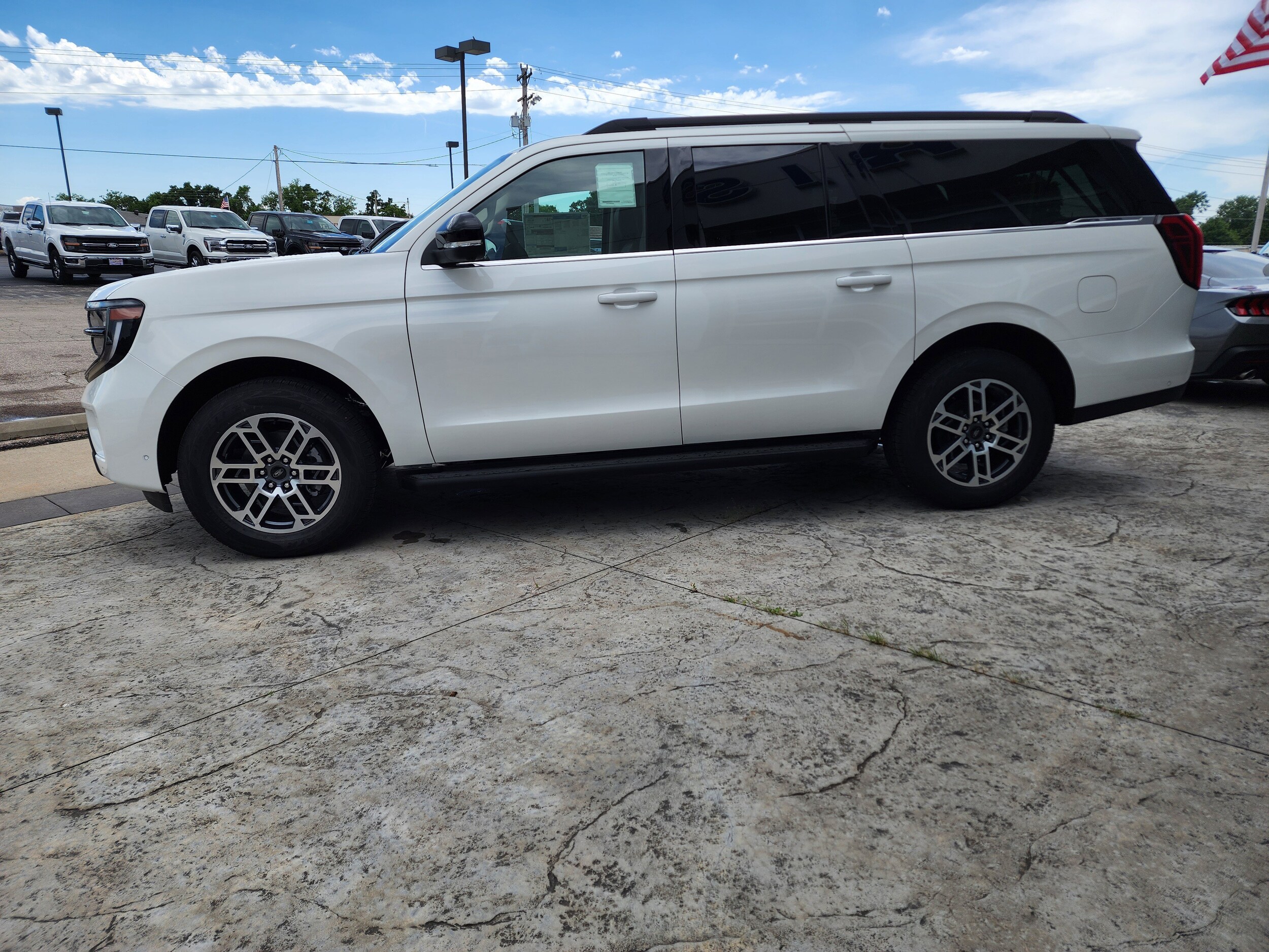 2025 Ford Expedition MAX photo 4
