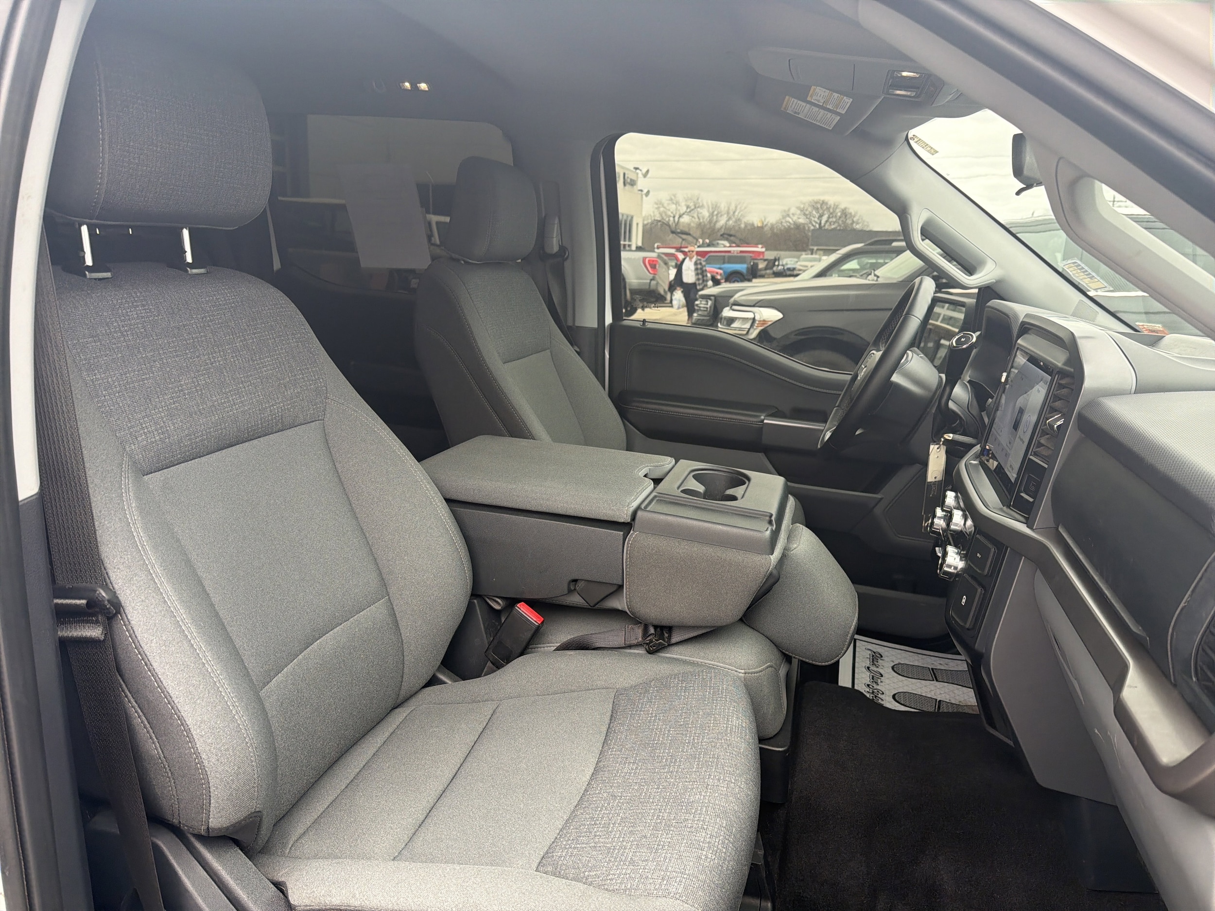 2025 Ford F-150 XLT - Photo 27