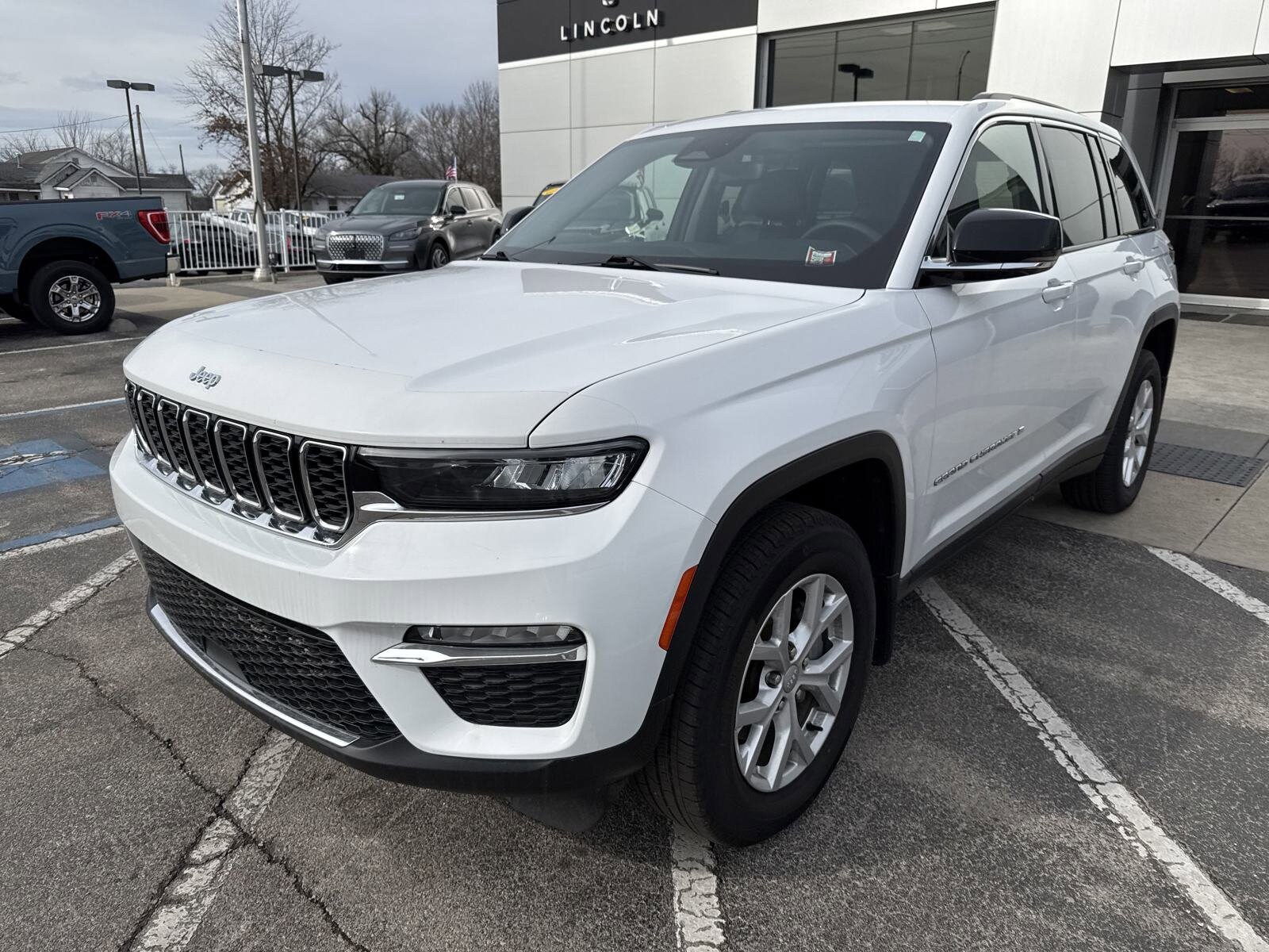 2023 Jeep Grand Cherokee Limited photo 3