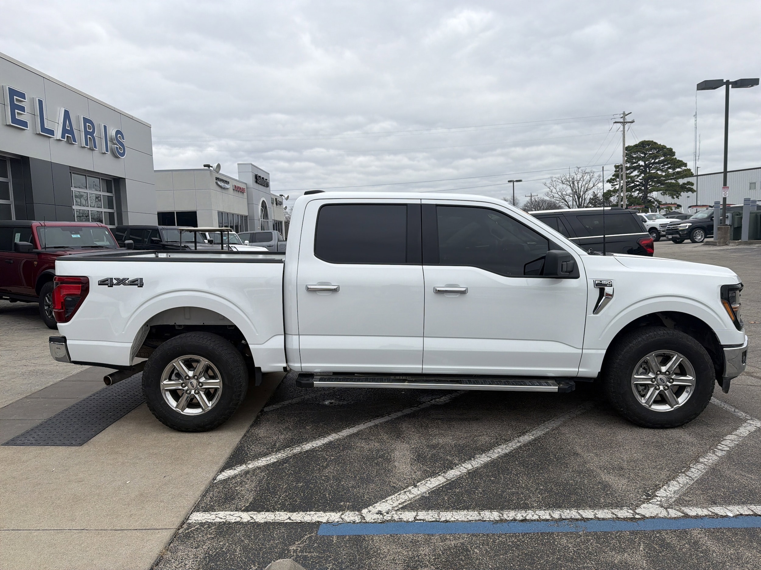 2025 Ford F-150 XLT - Photo 9