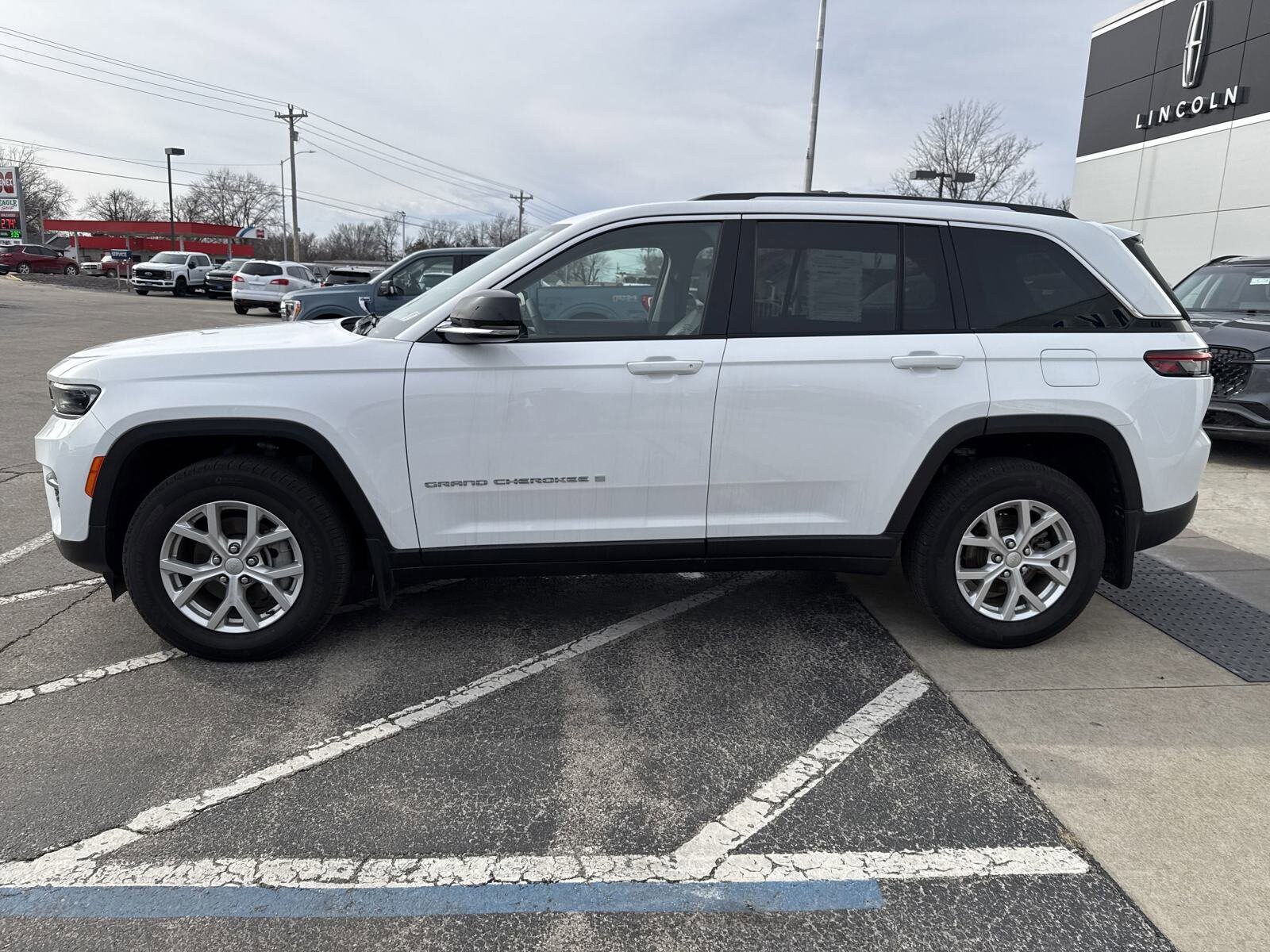 2023 Jeep Grand Cherokee Limited photo 4