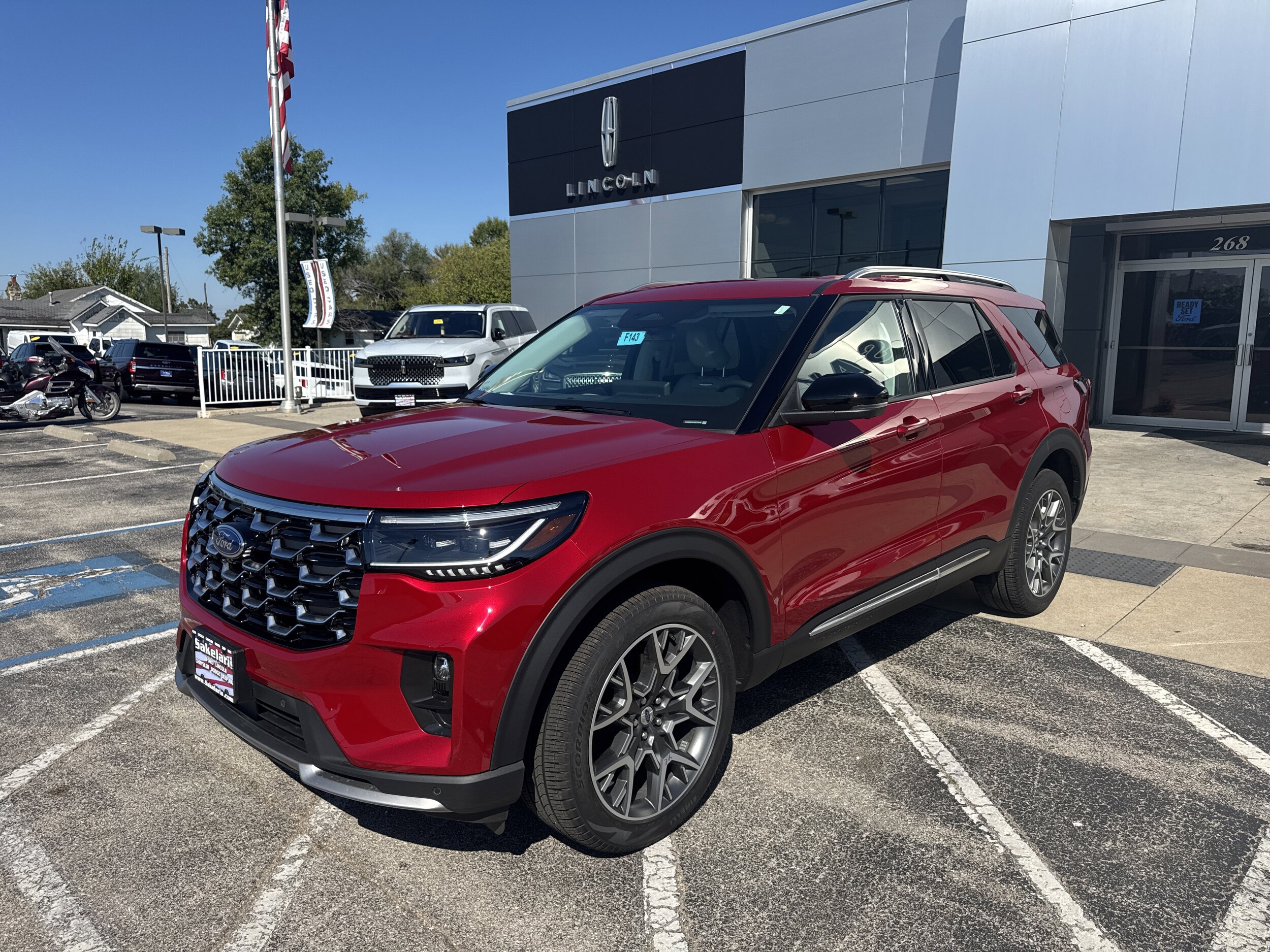 2025 Ford Explorer Platinum photo 2