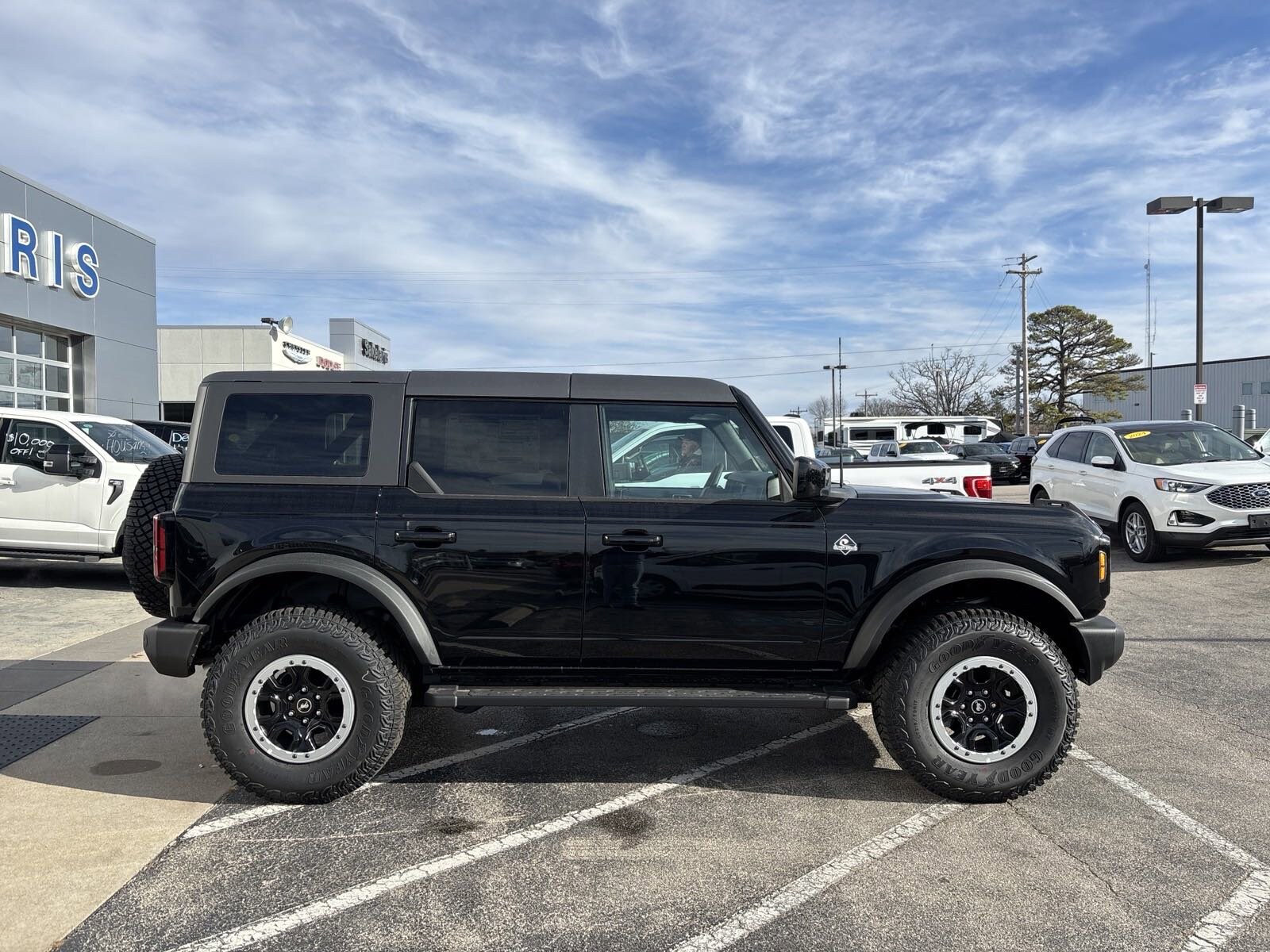 2024 Ford Bronco Outer Banks photo 2