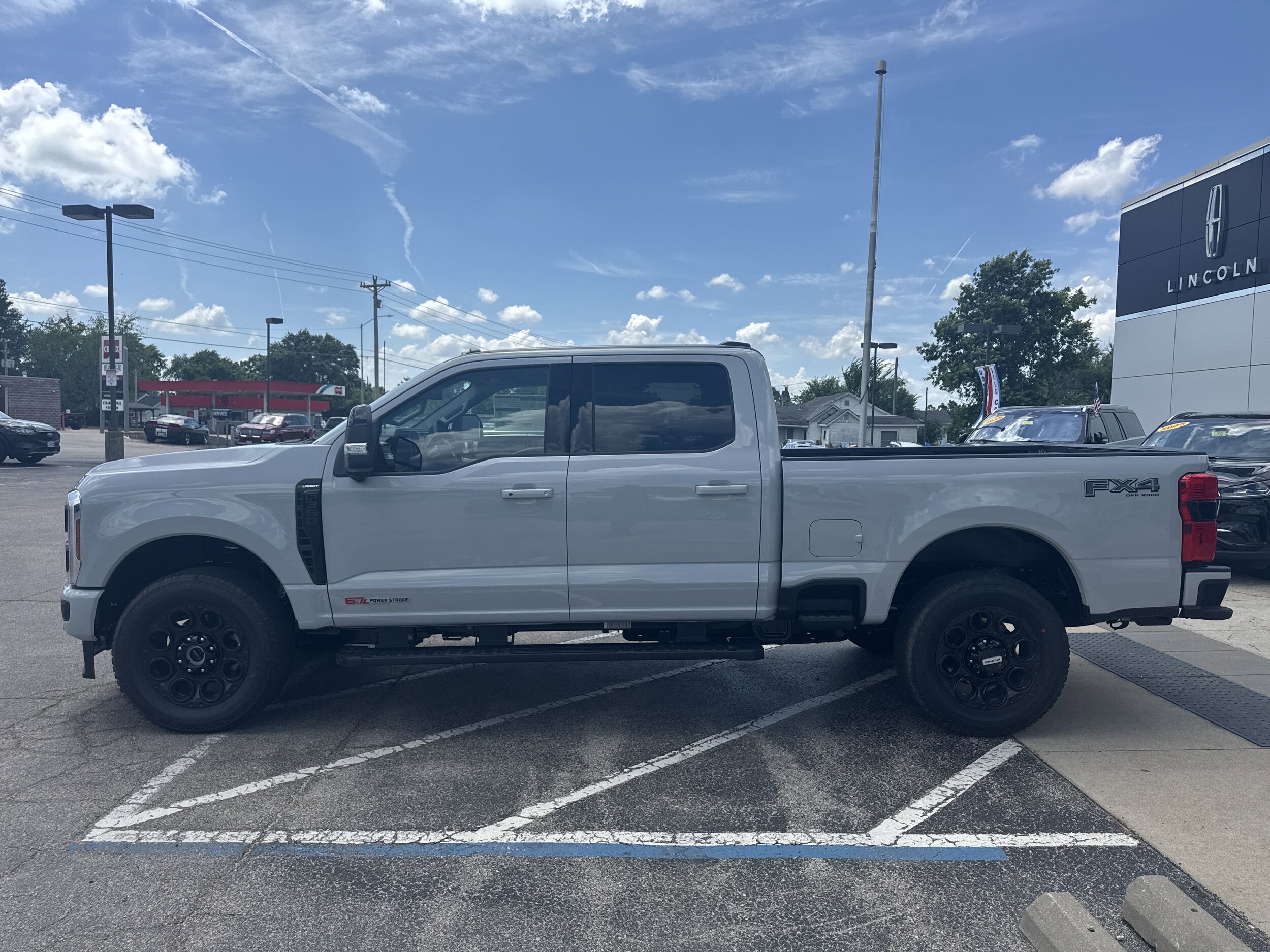 2025 Ford F-350 Lariat photo 4