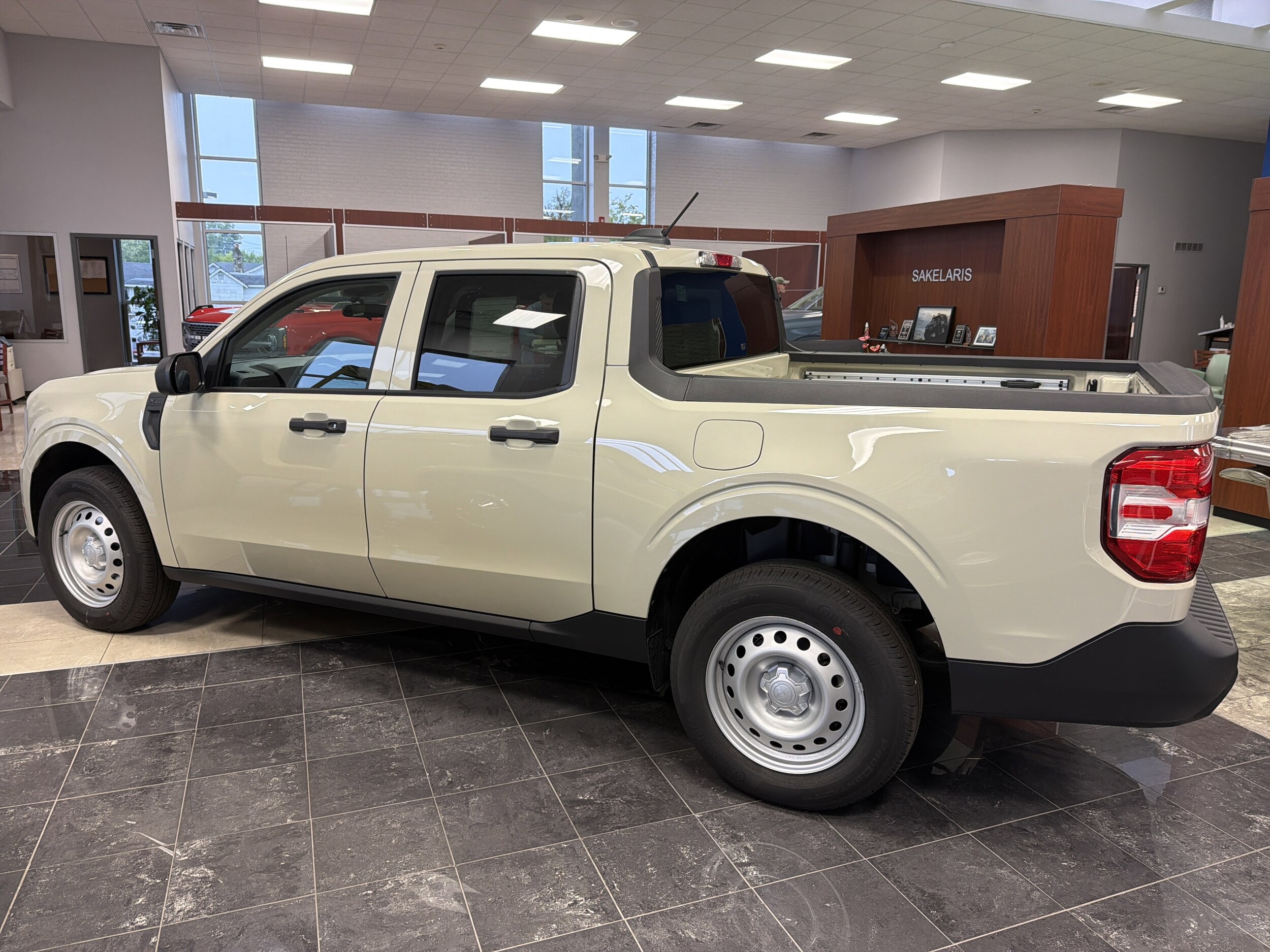 2025 Ford Maverick XL photo 3