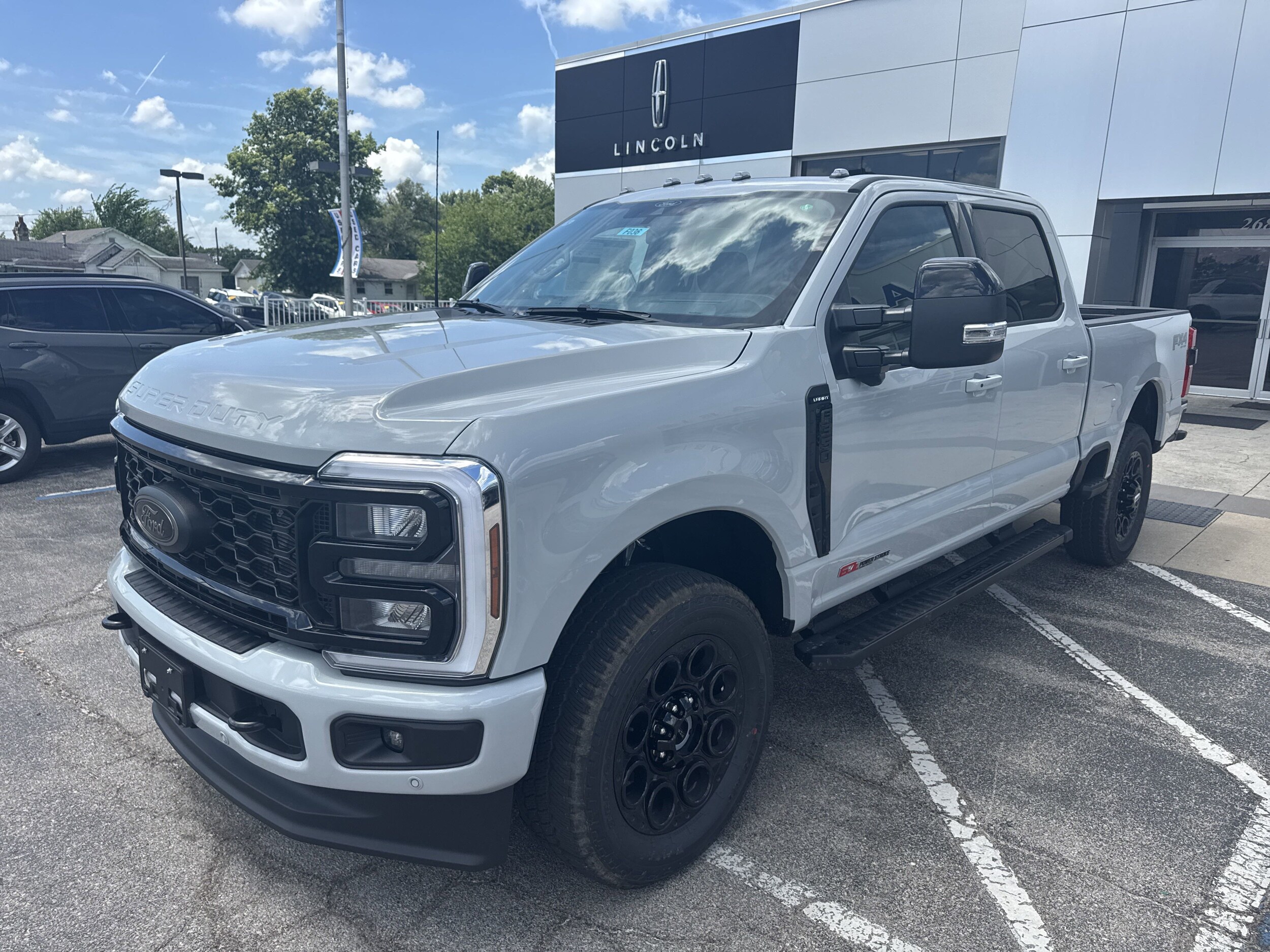2025 Ford F-350 Lariat photo 3