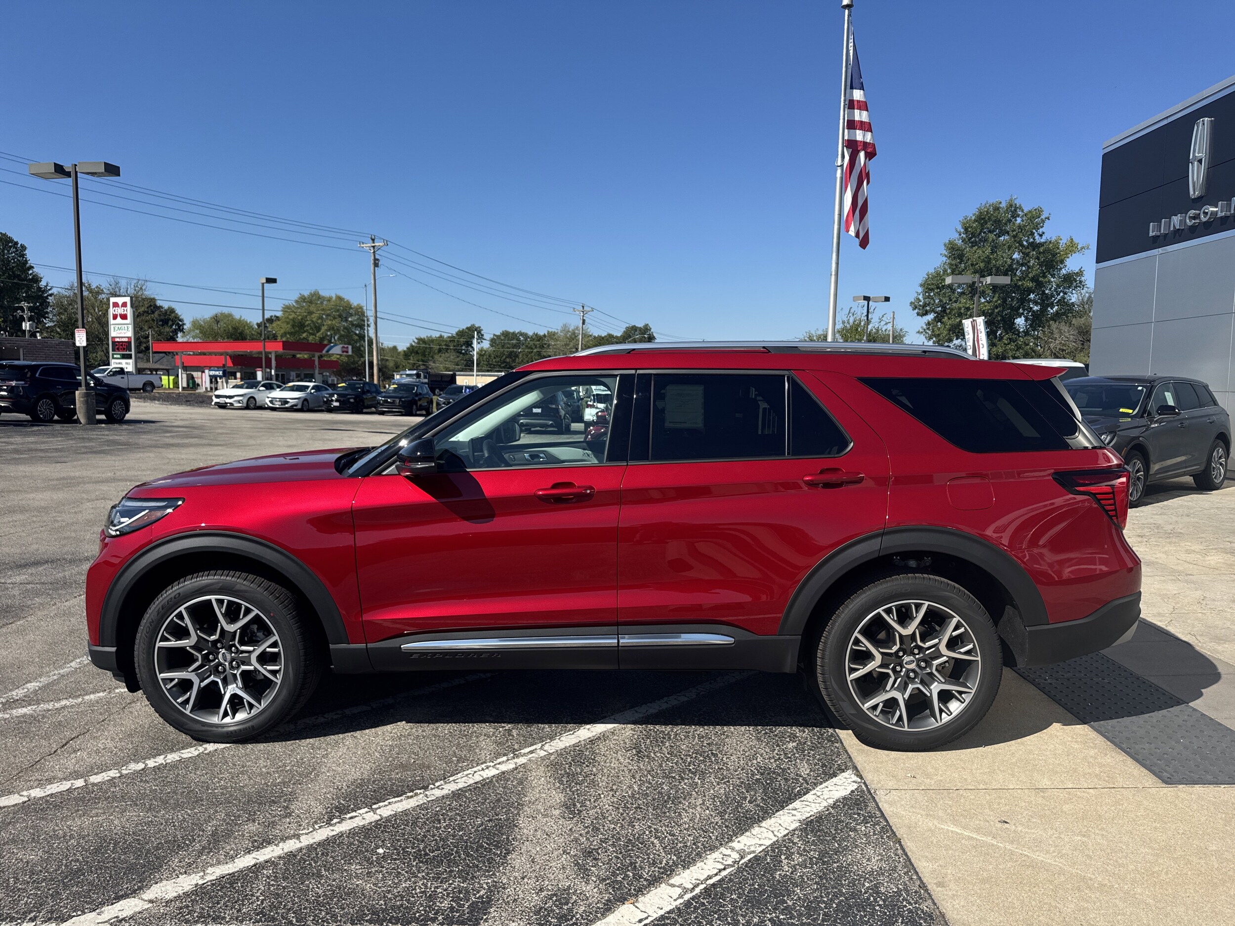 2025 Ford Explorer Platinum photo 3