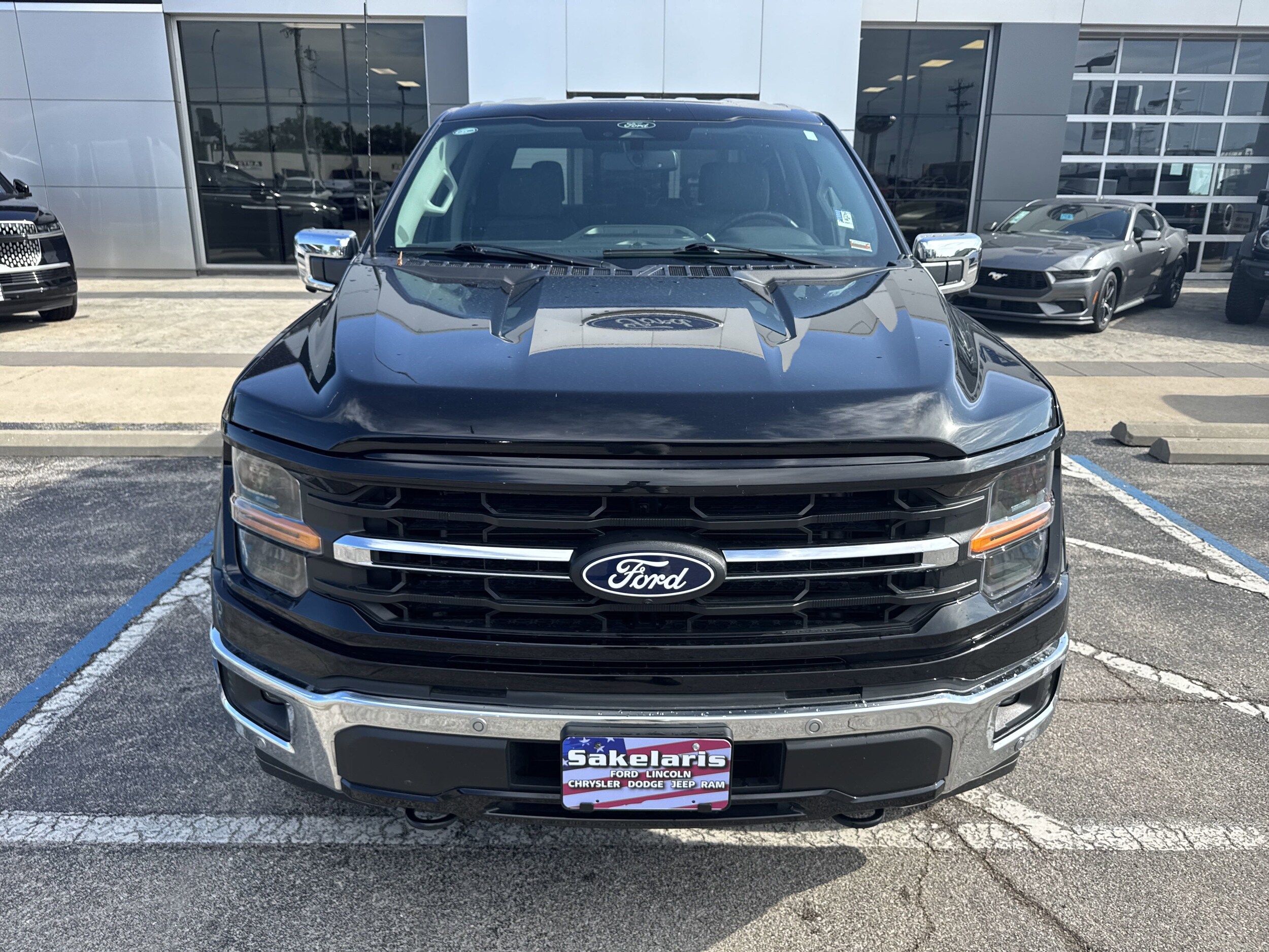 2024 Ford F-150 XLT photo 2