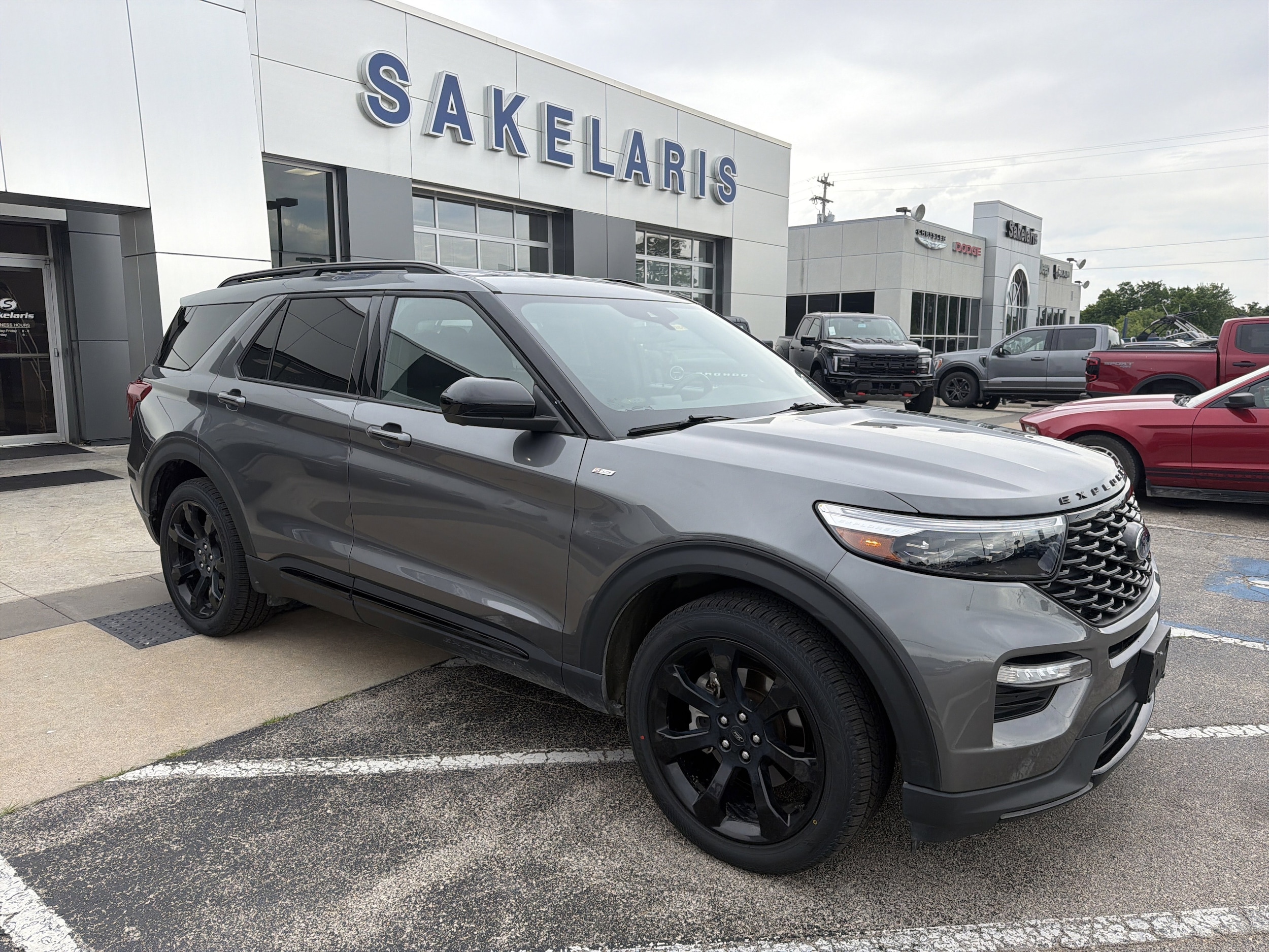2022 Ford Explorer ST-LINE 4WD's photo