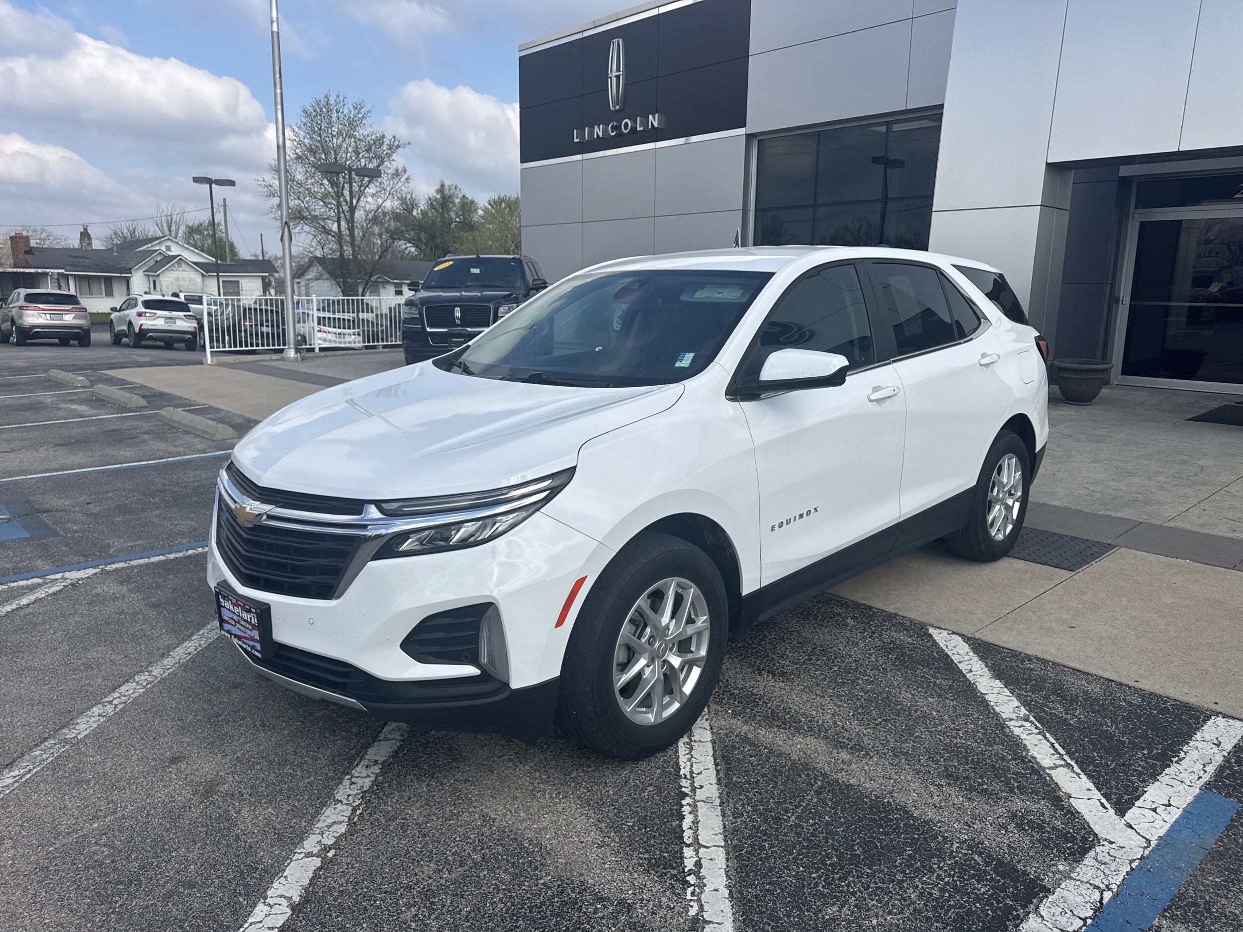 2022 Chevrolet Equinox LT photo 3