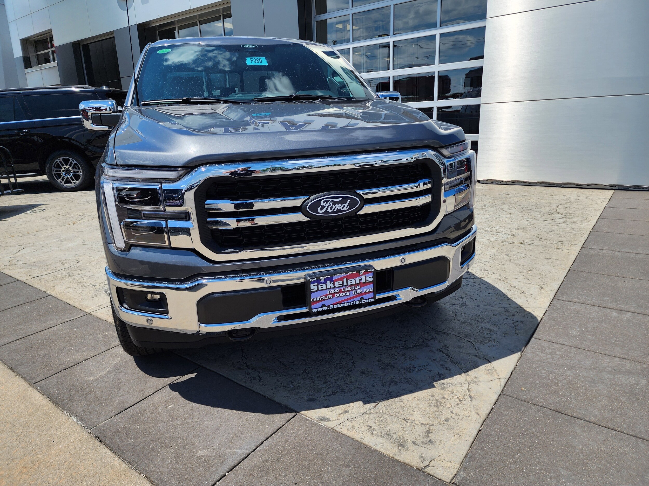 2025 Ford F-150 Lariat photo 2