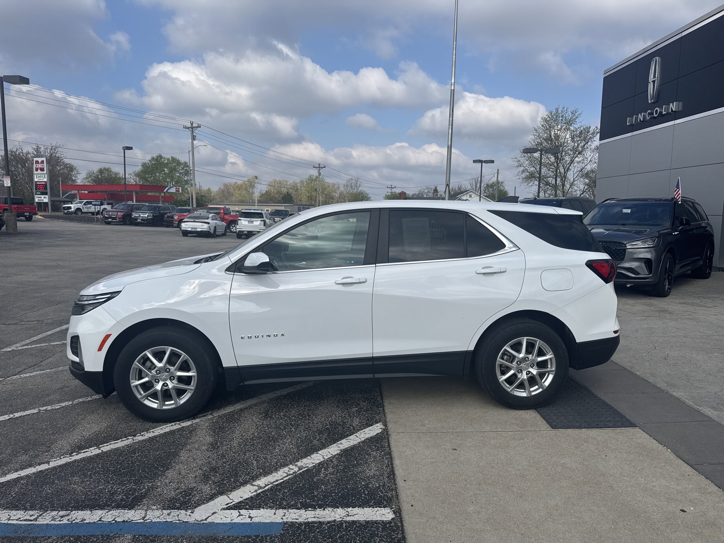2022 Chevrolet Equinox LT photo 4