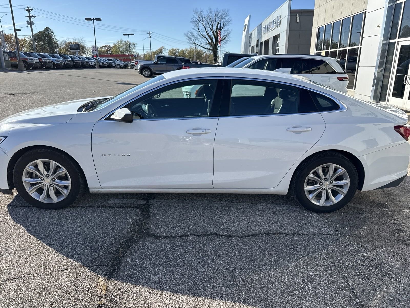 2021 Chevrolet Malibu photo 3