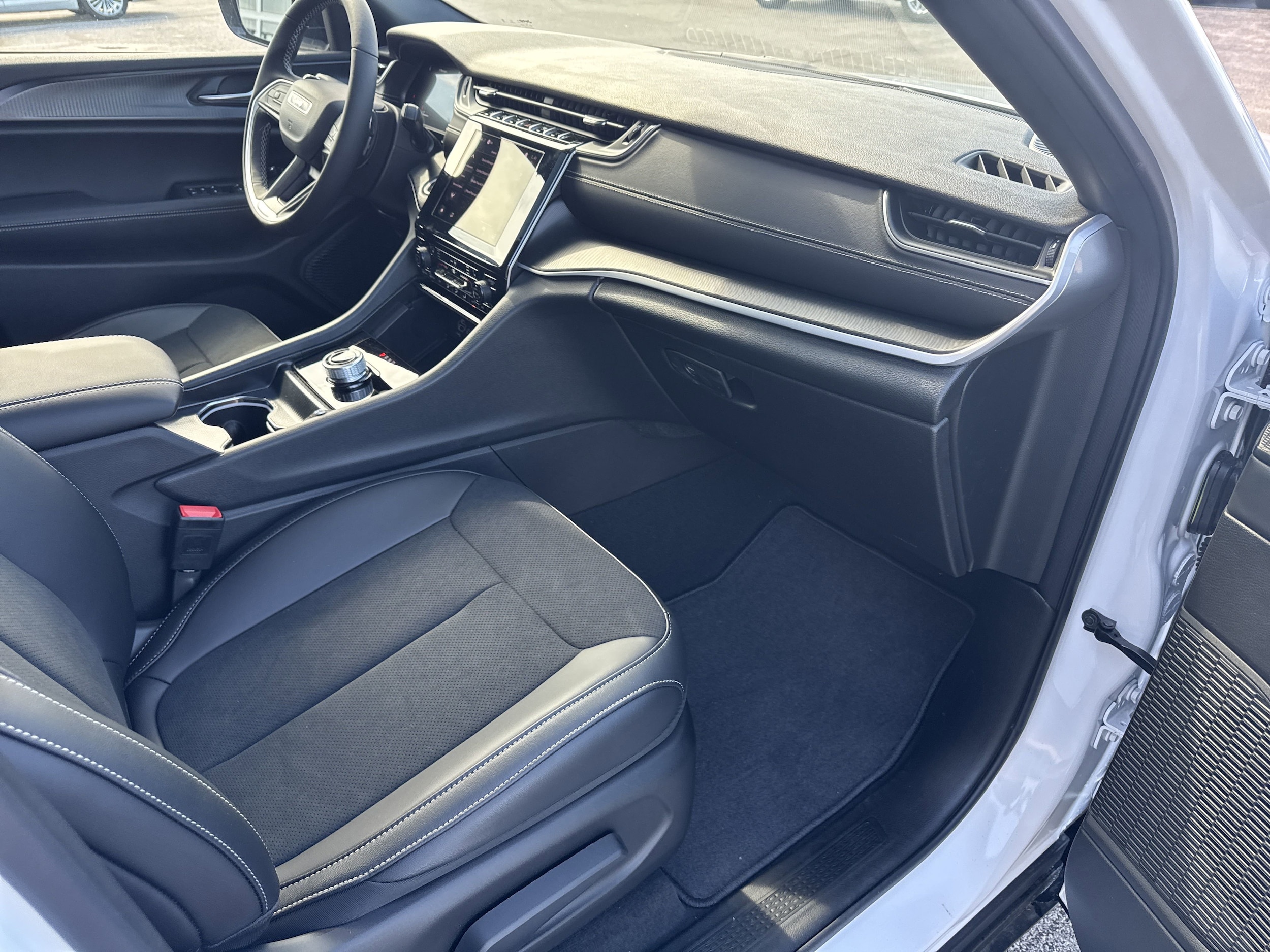 2025 Jeep Grand Cherokee Altitude - Photo 28