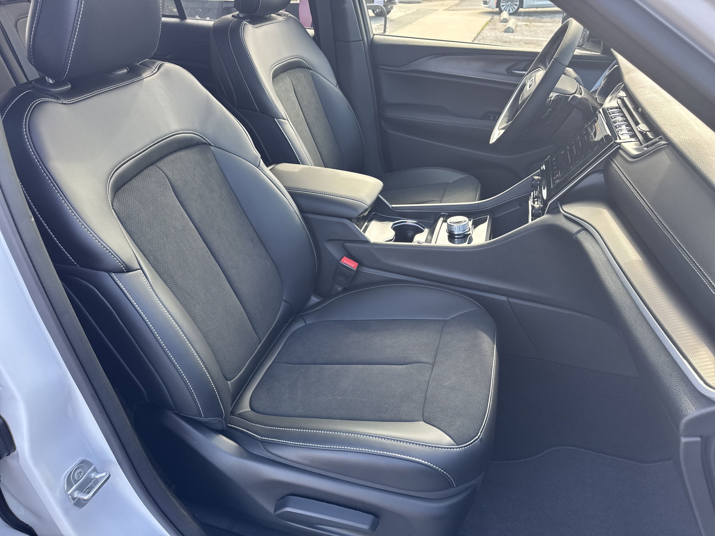 2025 Jeep Grand Cherokee Altitude - Photo 29