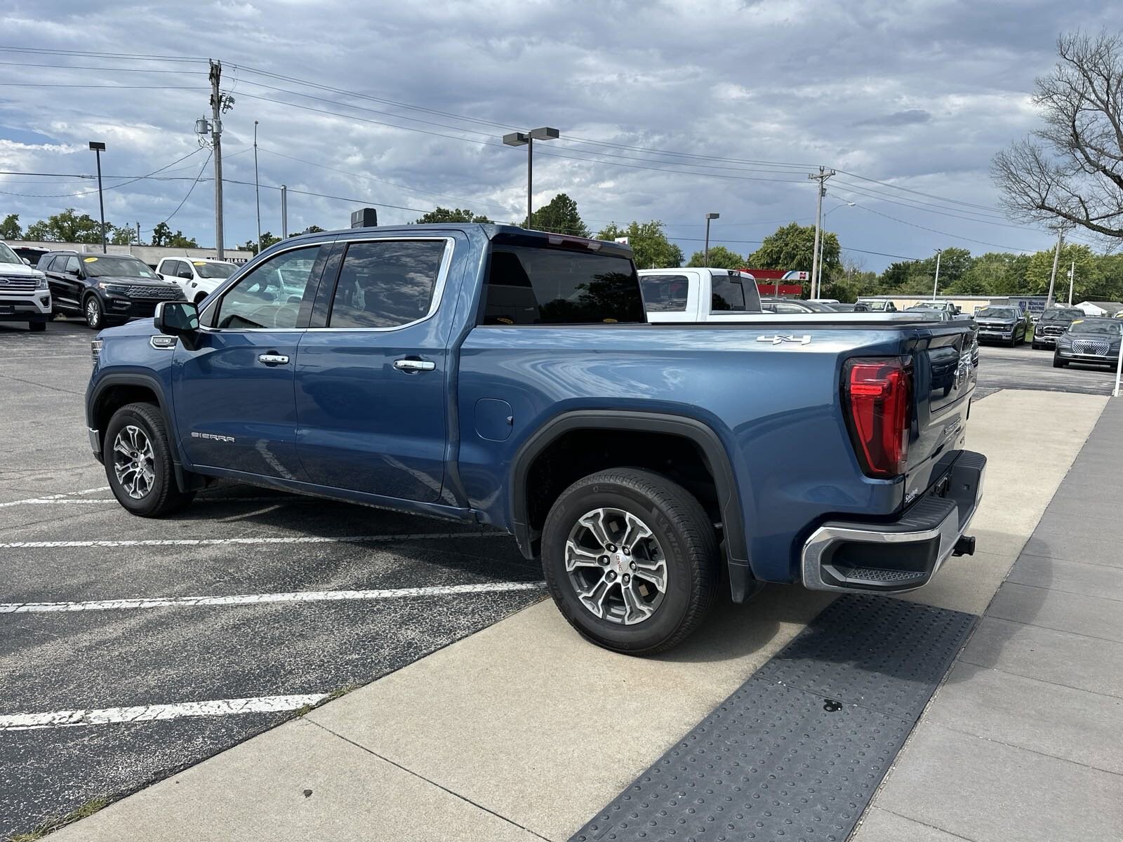 2024 Gmc Sierra 1500 SLT photo 4