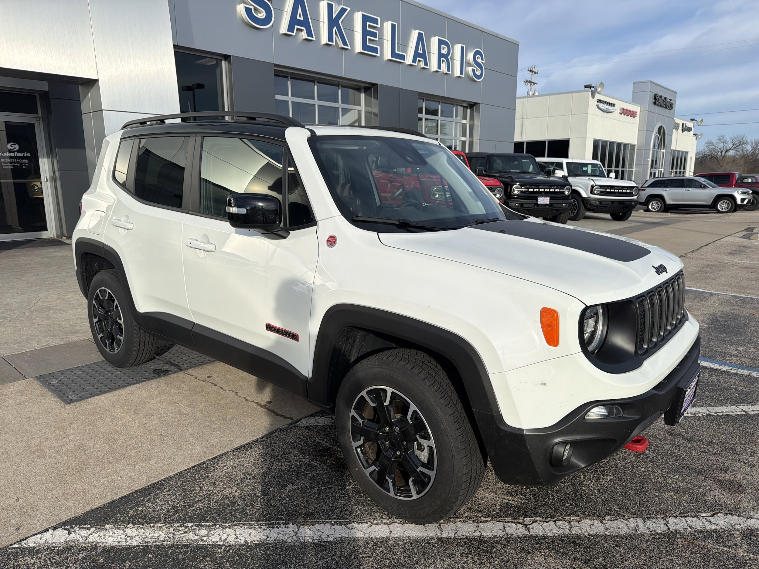 2023 Jeep Renegade Trailhawk's photo