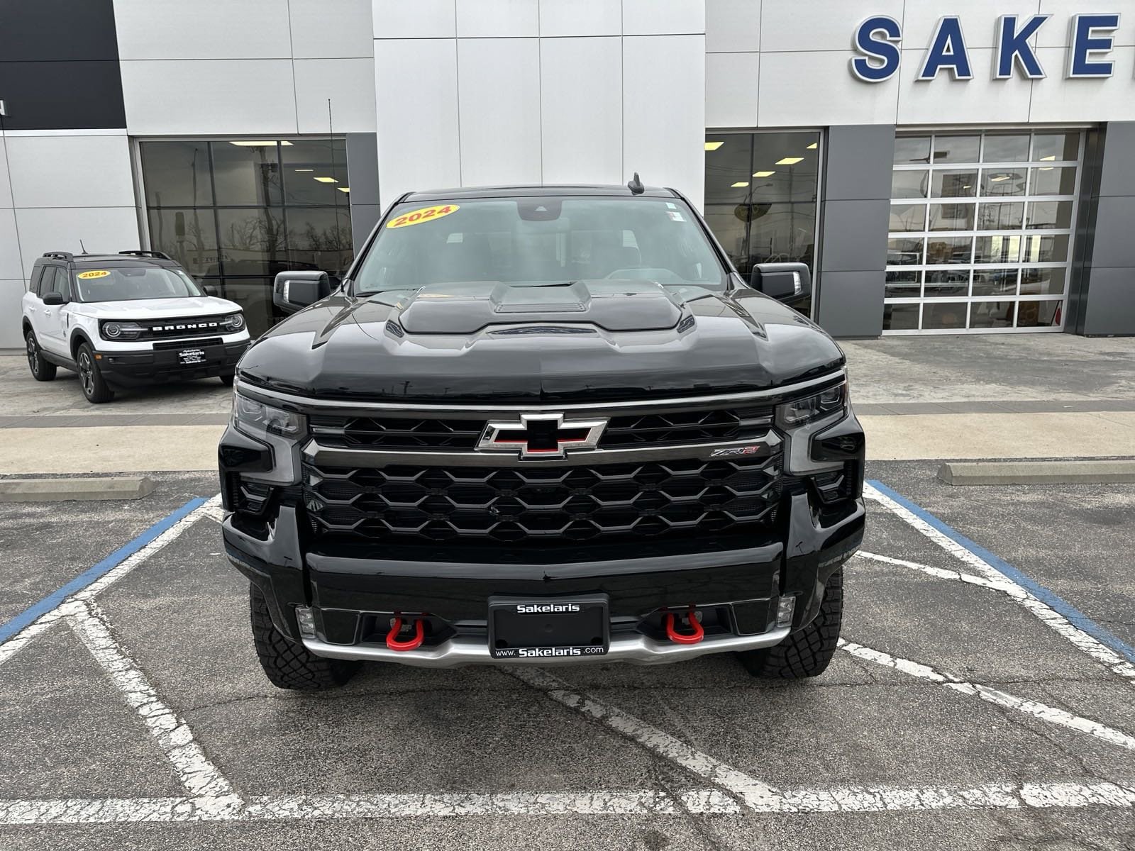 Used 2024 Chevrolet Silverado 1500 ZR2 with VIN 3GCUDHEL8RG134772 for sale in Camdenton, MO