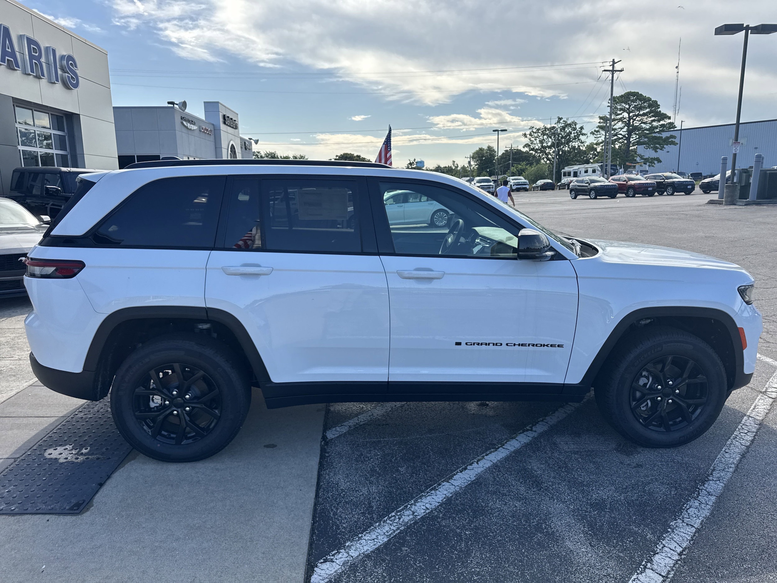 2025 Jeep Grand Cherokee Altitude - Photo 8