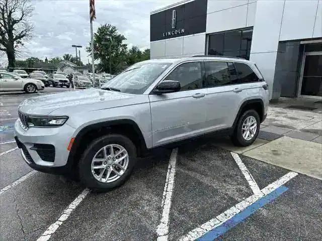 2024 Jeep Grand Cherokee Laredo X photo 3