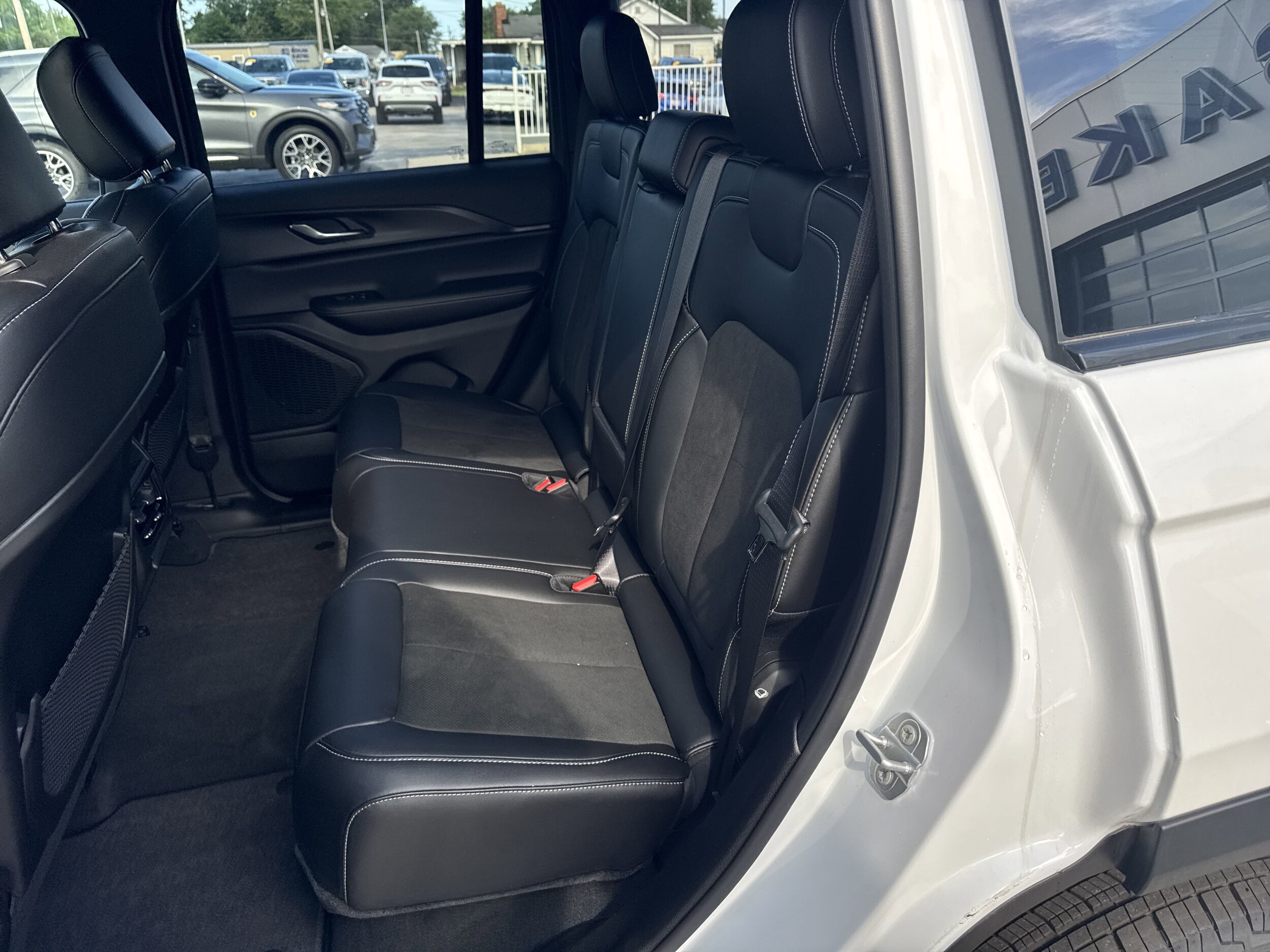 2025 Jeep Grand Cherokee Altitude - Photo 25