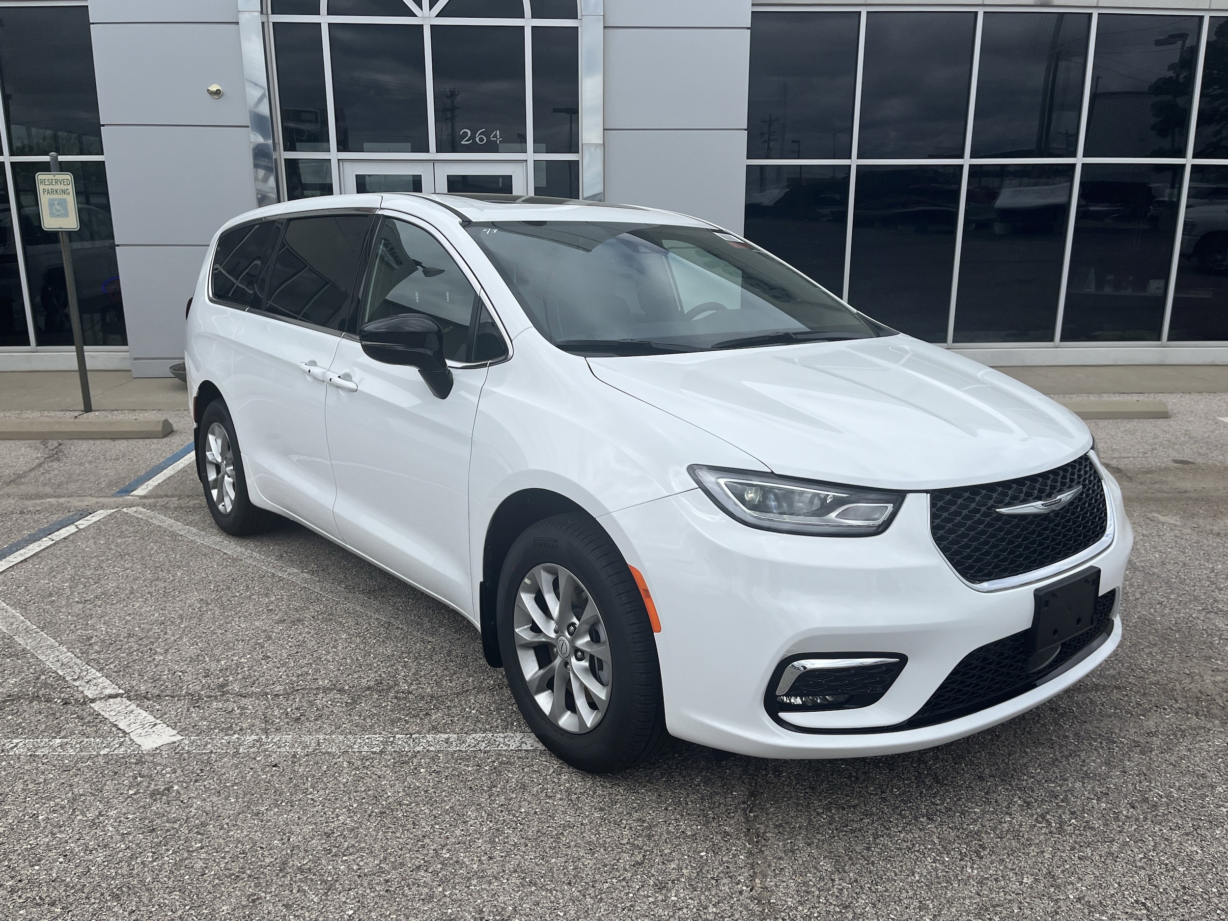 2026 Chrysler Pacifica Limited AWD's photo