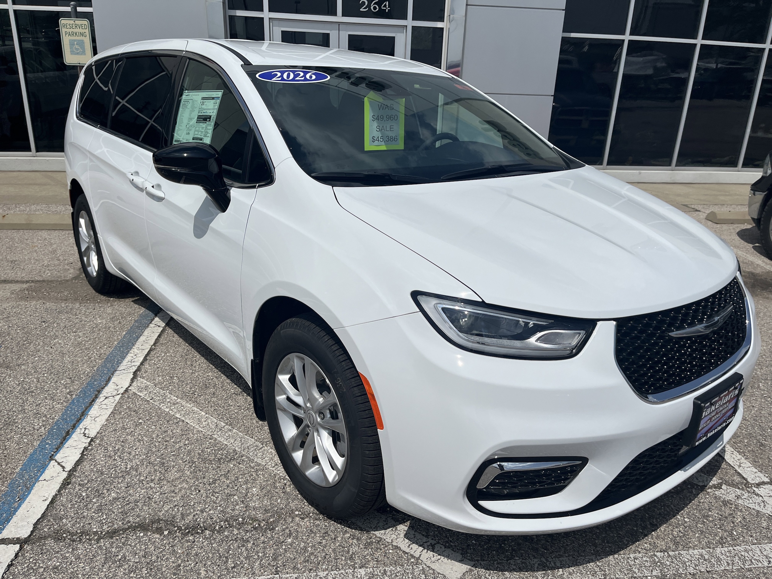 2026 Chrysler Pacifica Select AWD's photo