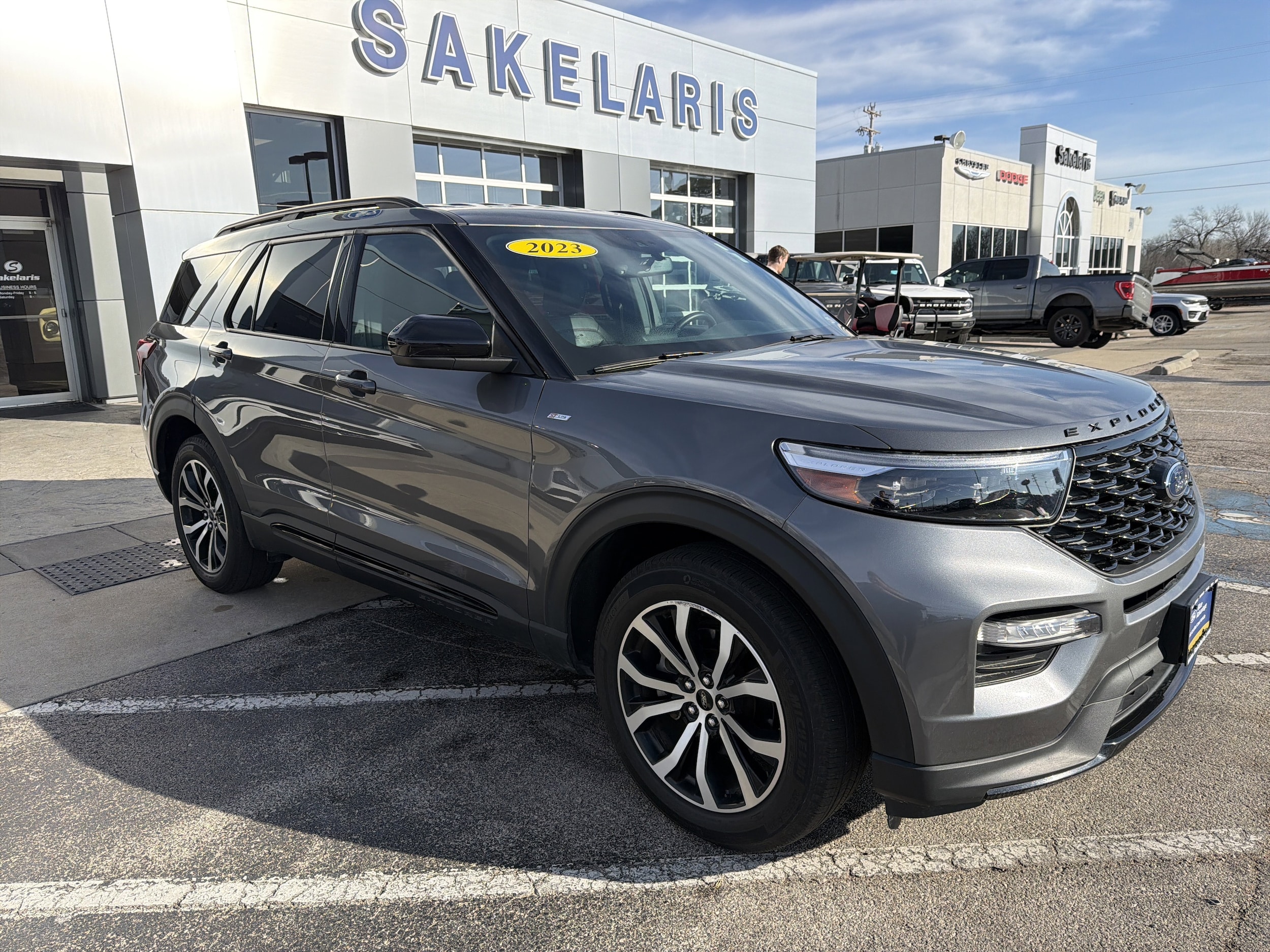 2023 Ford Explorer ST-LINE's photo