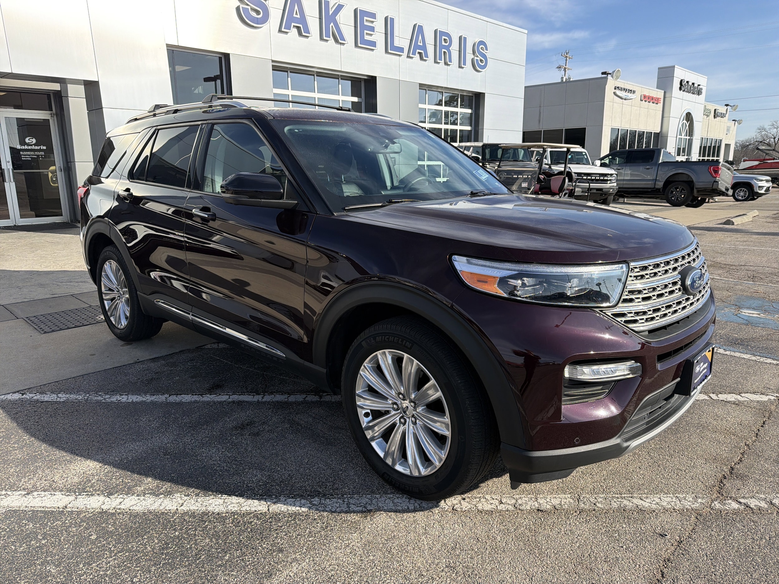 2023 Ford Explorer Limited's photo