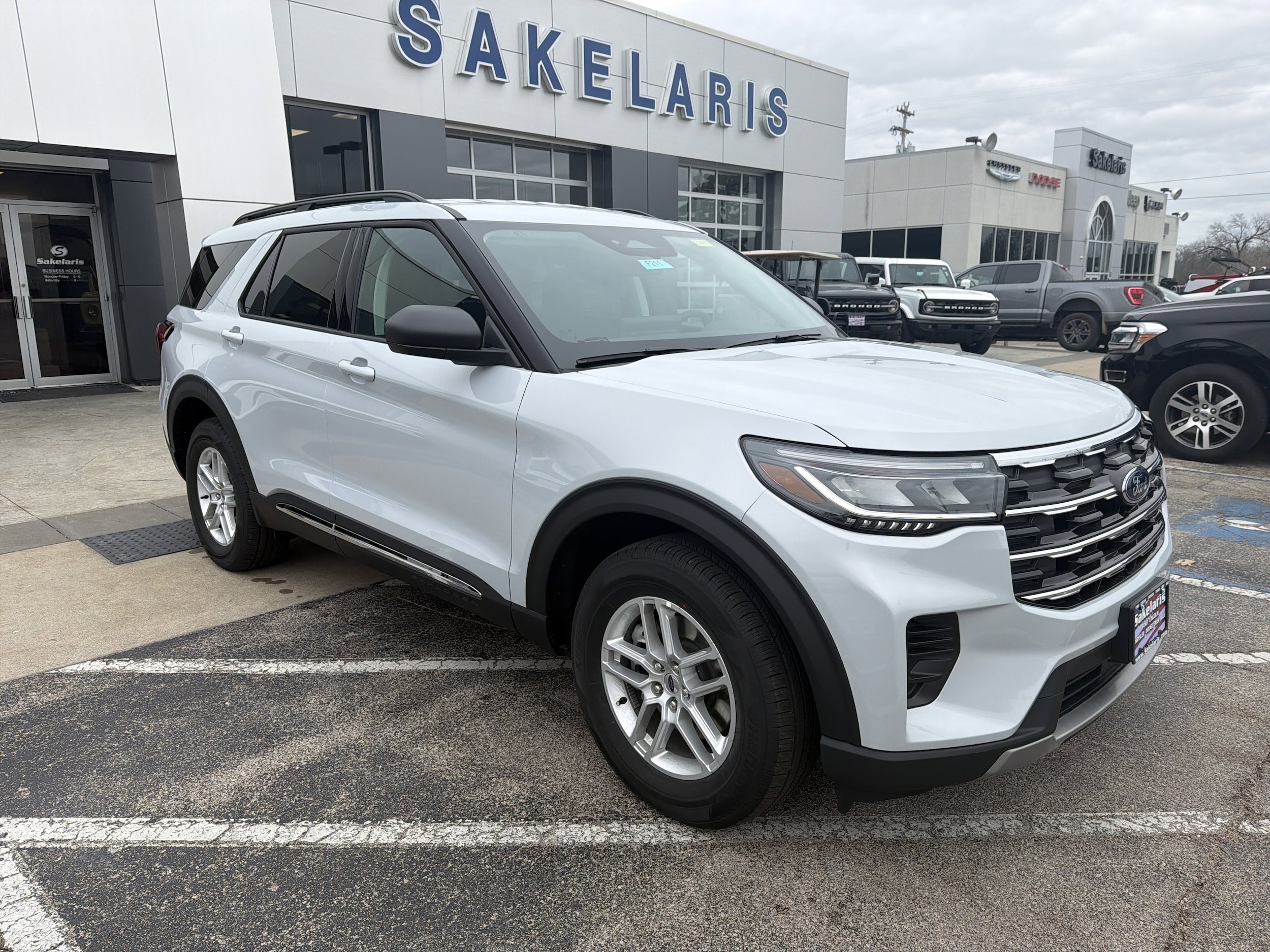 2025 Ford Explorer Active's photo