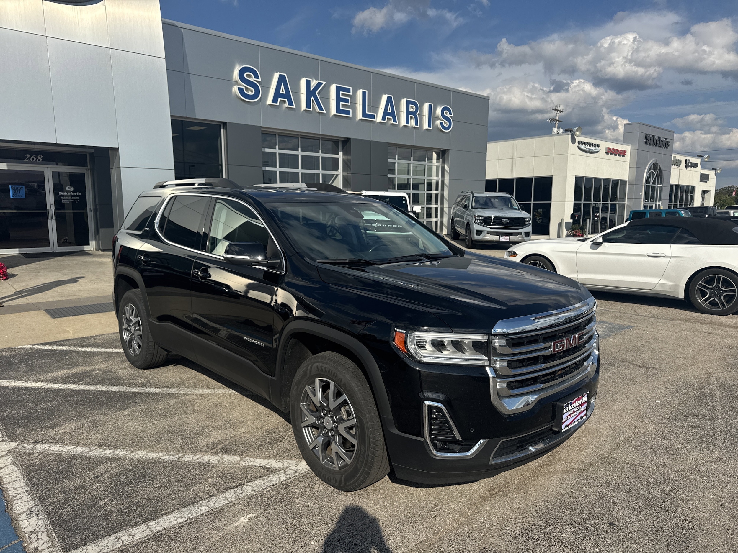 2022 GMC Acadia SLT's photo