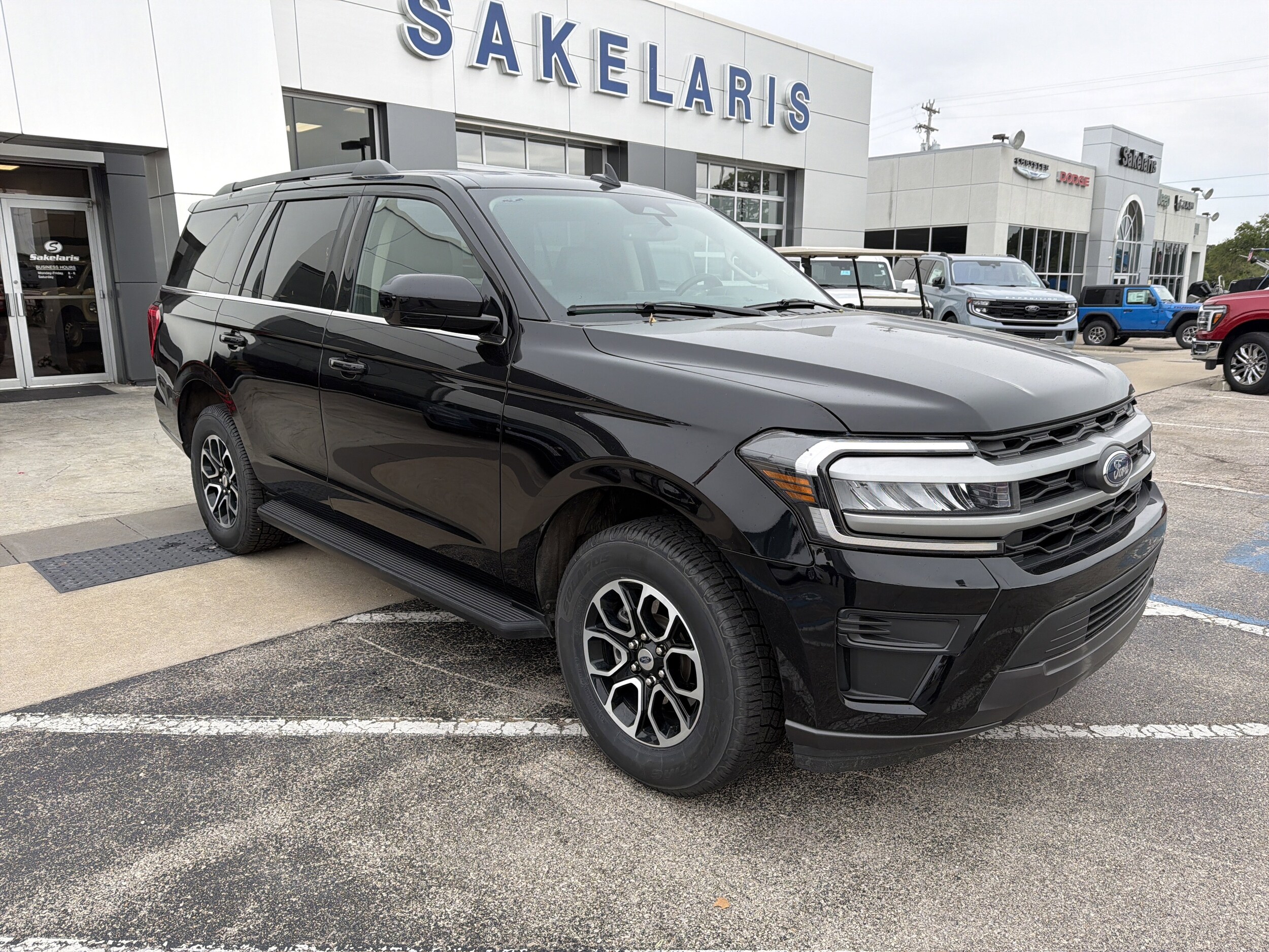 2024 Ford Expedition XLT's photo