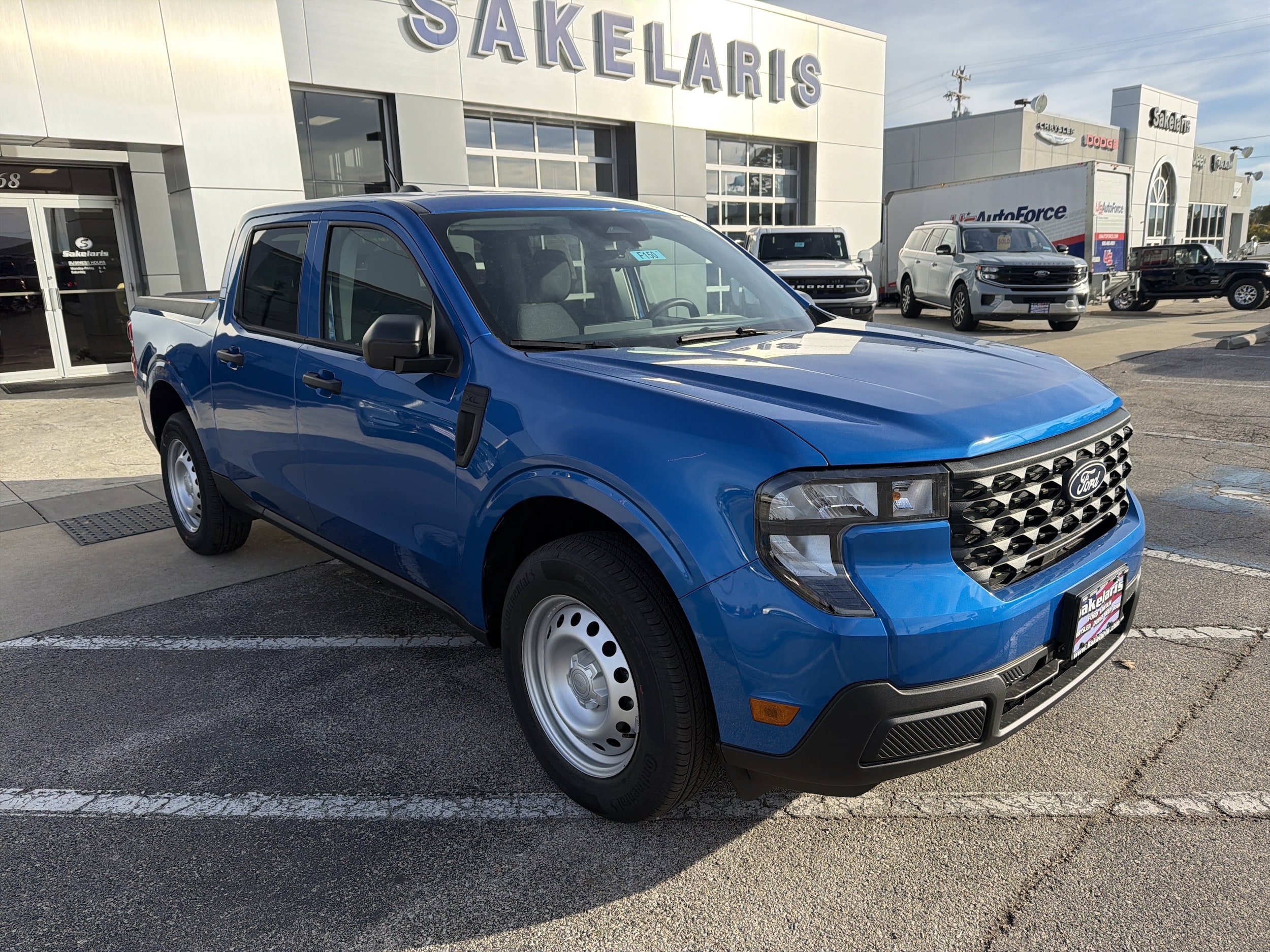 2025 Ford Maverick XL's photo